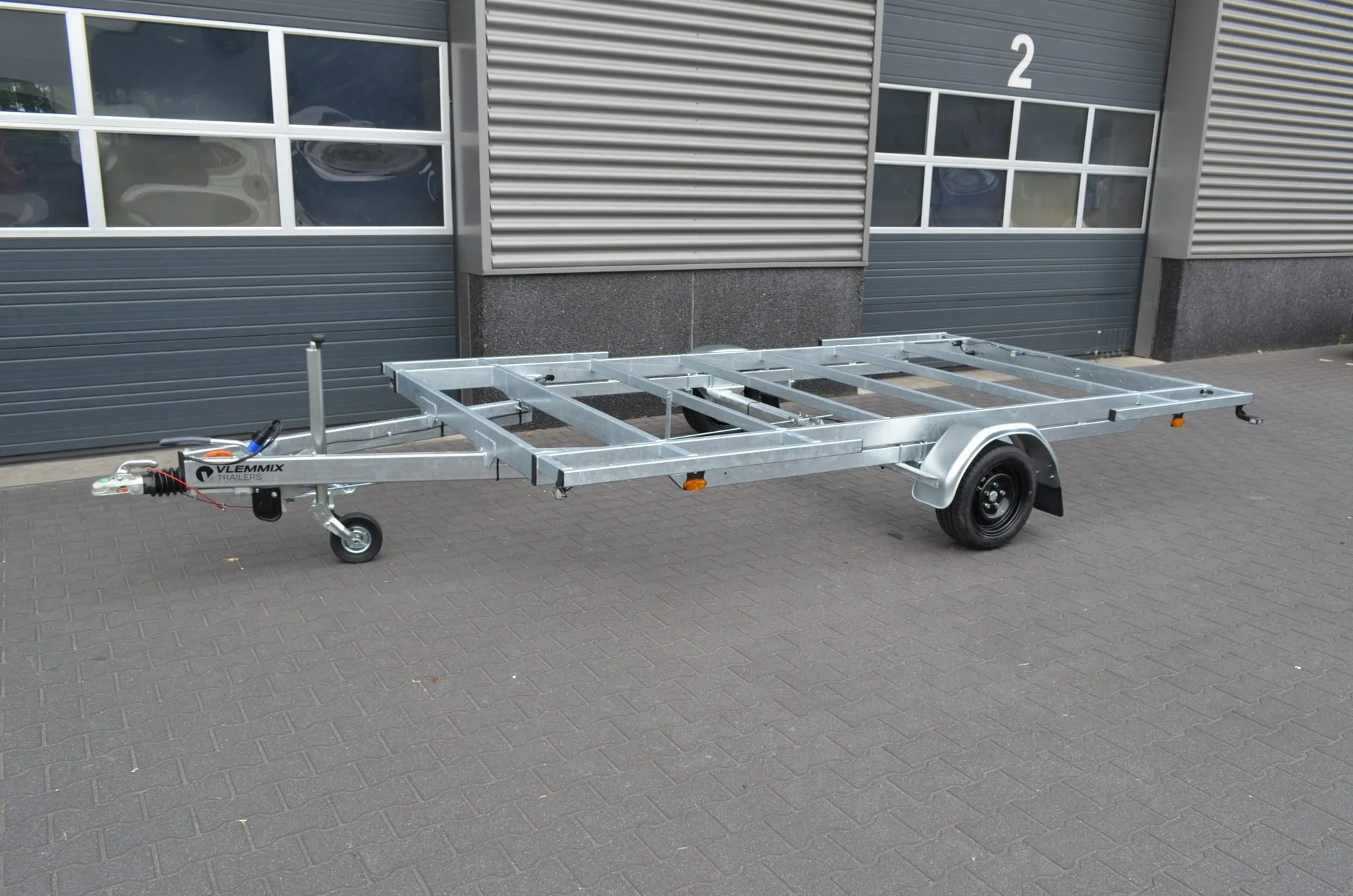 TH300 Plateau 1 x axle 1800 kg