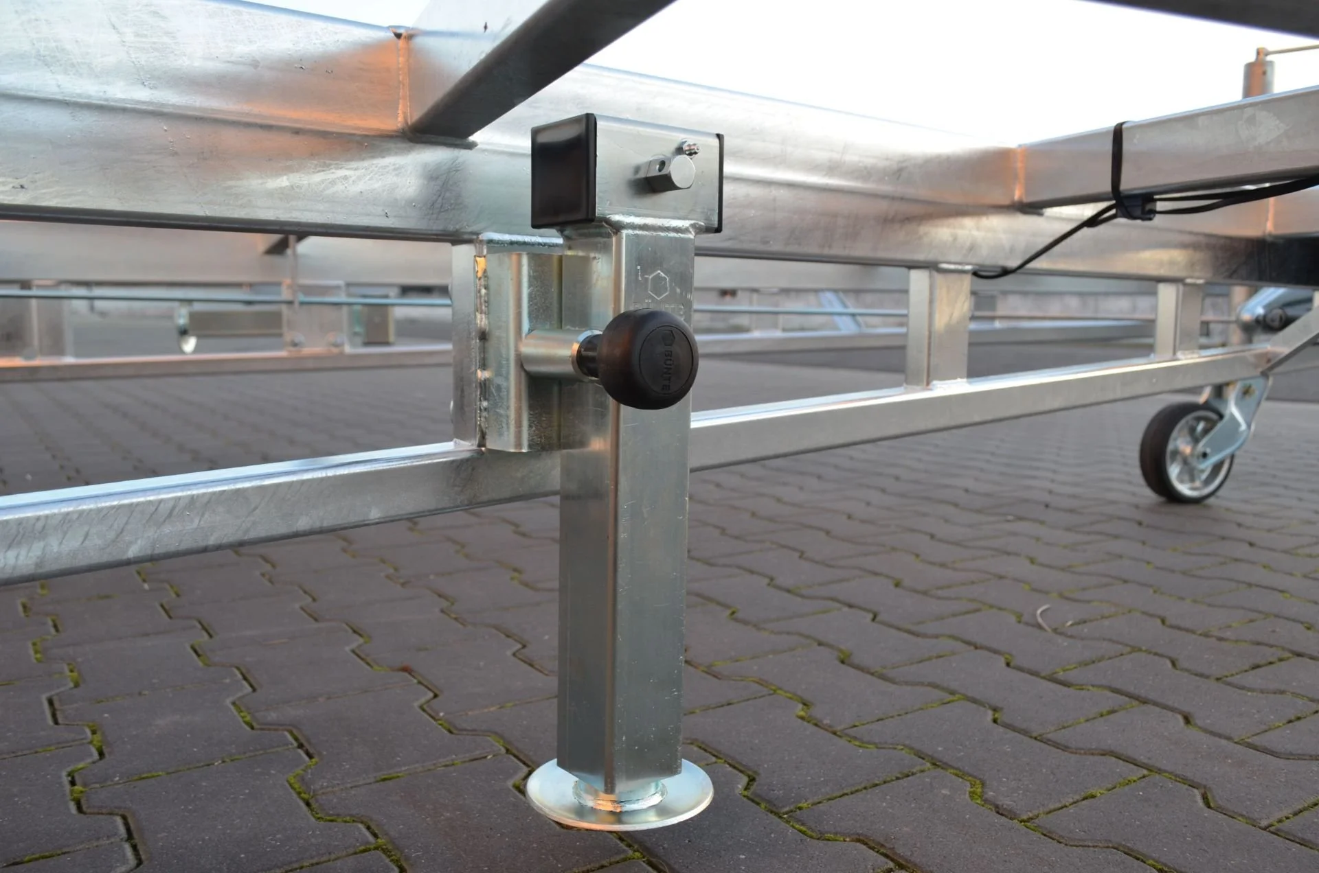 X4 Trailer chassis support legs