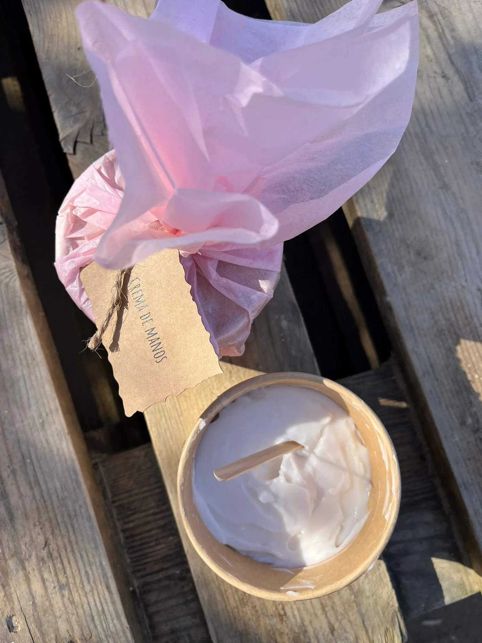 crema-manos-agua-de-rosas-1.jpeg