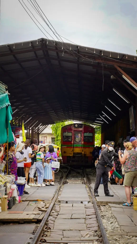 market-na-torach-kolejowych-maeklang-railway-market--576x1024.jpg.webp
