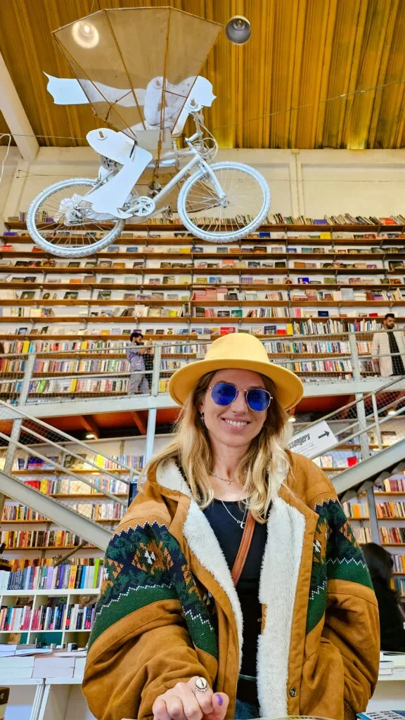 biblioteka-lizbona-576x1024.jpg.webp