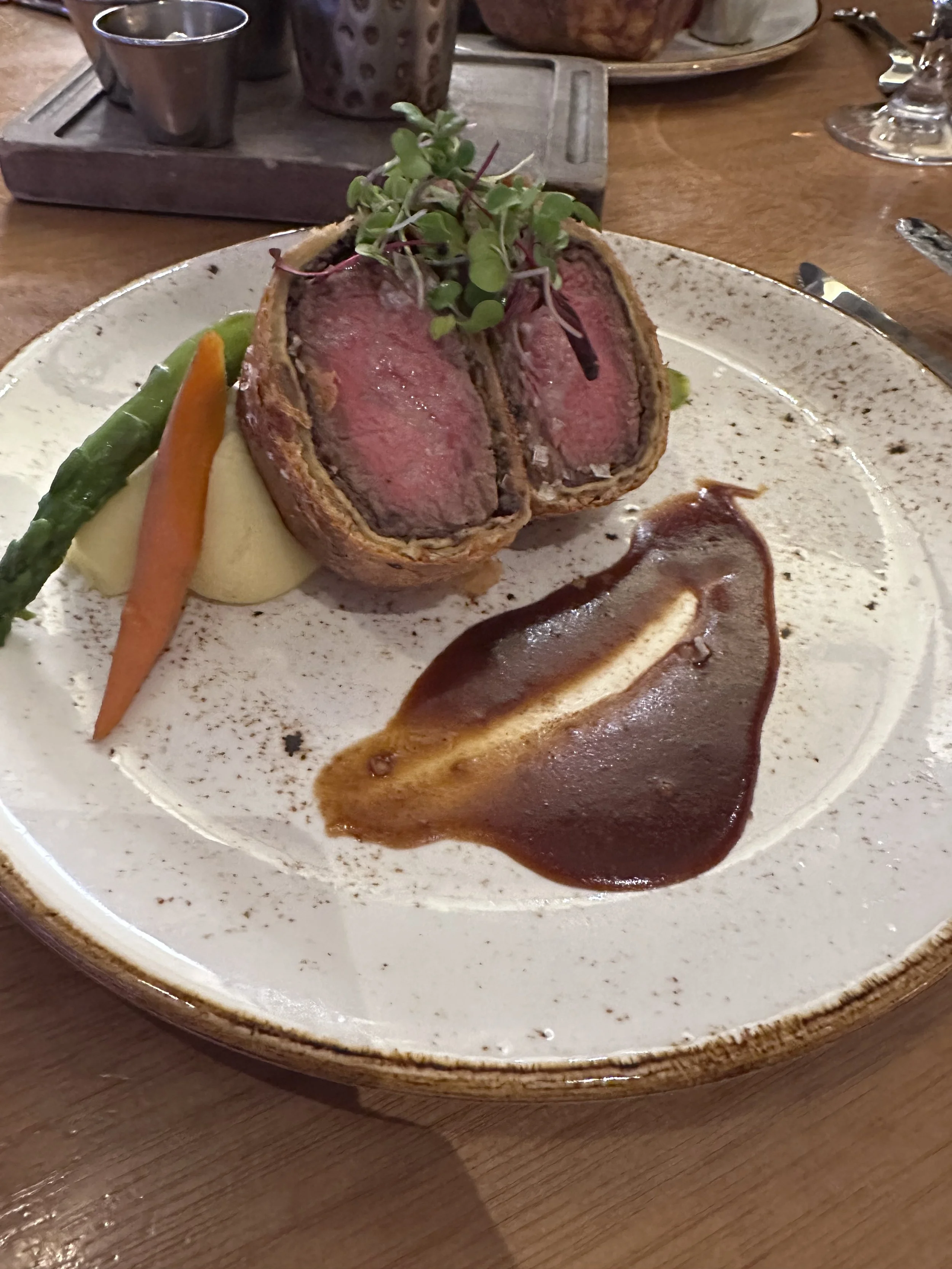 Medium-rare Beef Wellington with mashed potatoes, asparagus, and red wine jus at Gordon Ramsay Pub & Grill Las Vegas.