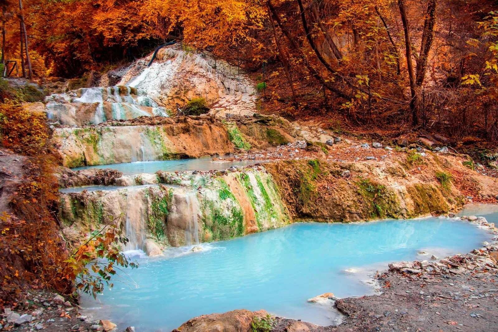 bagni-san-filippo-cascata-autunno-hd.jpg