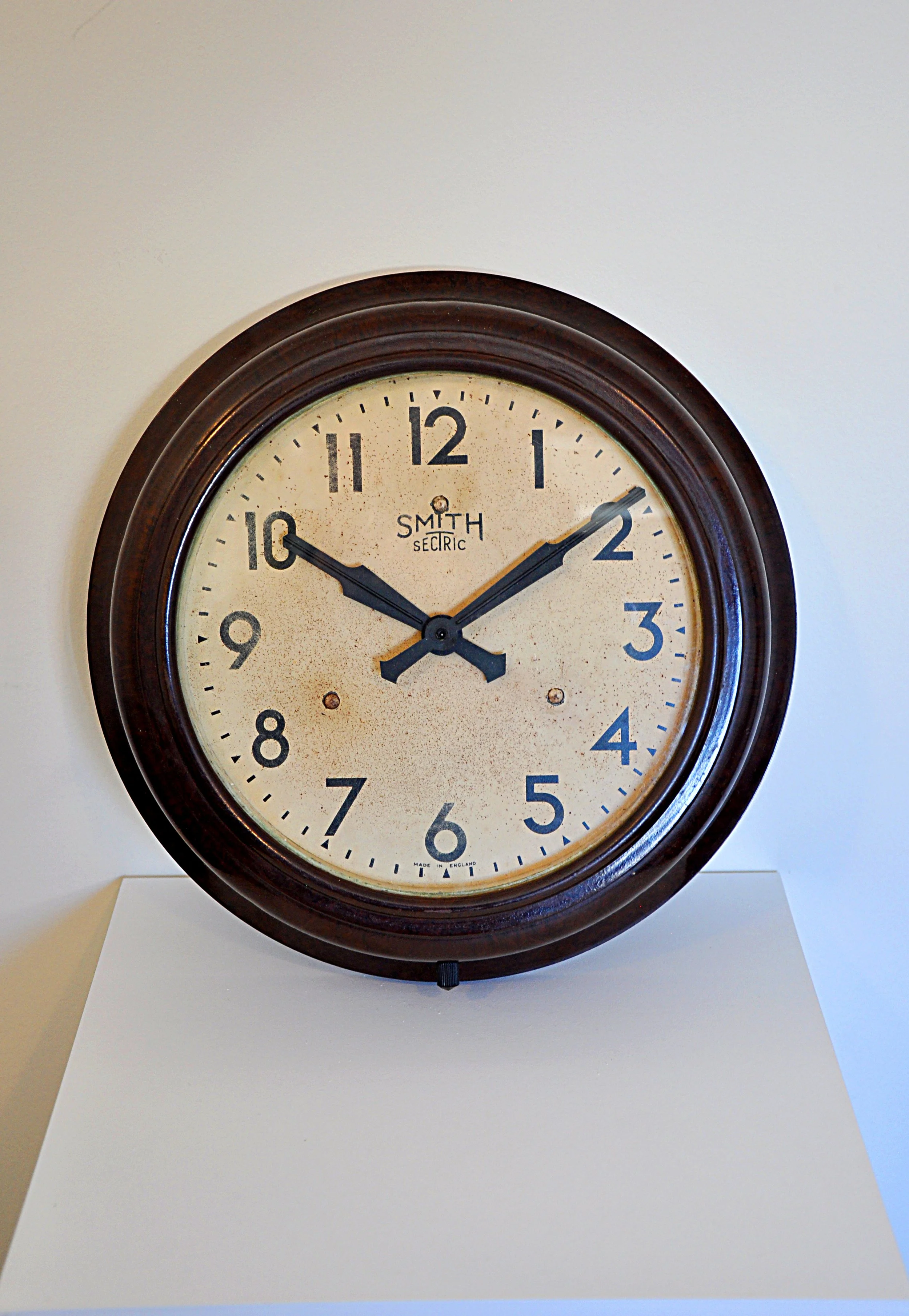 Early, Circa 1940 Smiths Sectric Bakelite Wall Clock With Battery Movement
