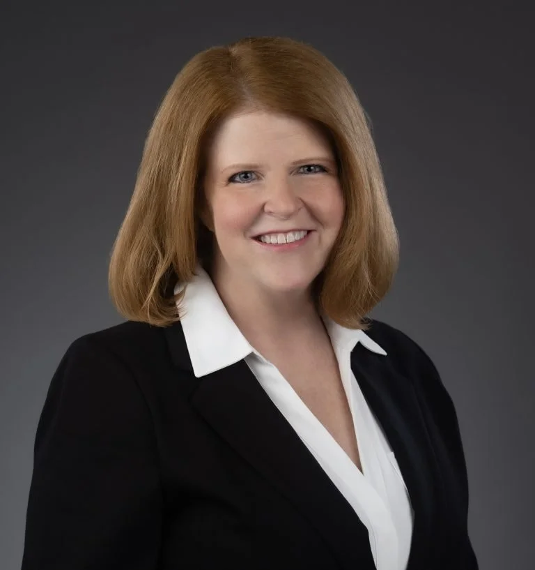 Vicki Glabb, LMHC, a Licensed Mental Health Counselor and EMDRIA-Approved EMDR therapist for M. Taveras, PsyD & Company Psychological Services, with over 20 years of experience working with individuals aged 16 and older.