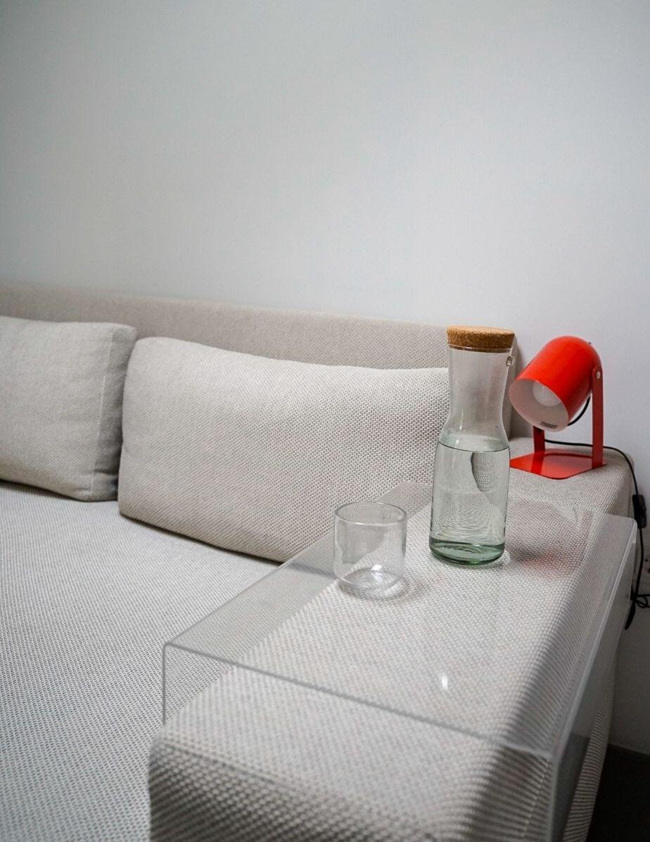 Modernes Praxis-Interieur sorgt für eine sichere und beruhigende Atmosphäre beim Coaching.