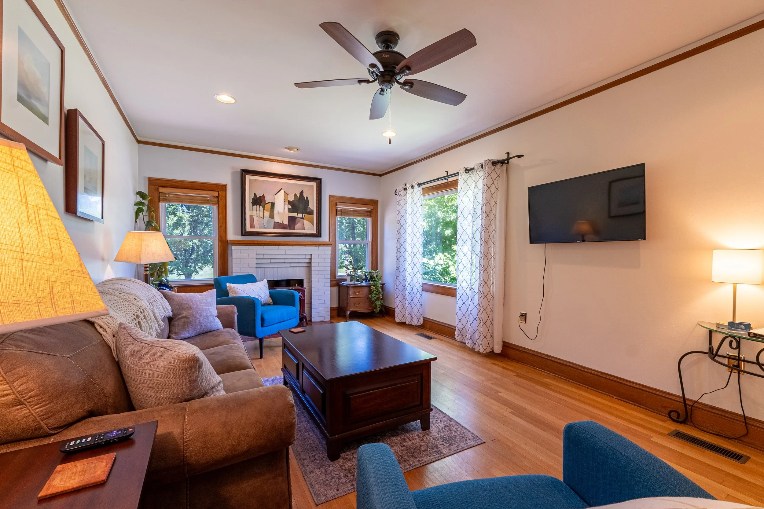 Living room at the pet-friendly cozy cottage at New River Nooks in Fayetteville, WV.