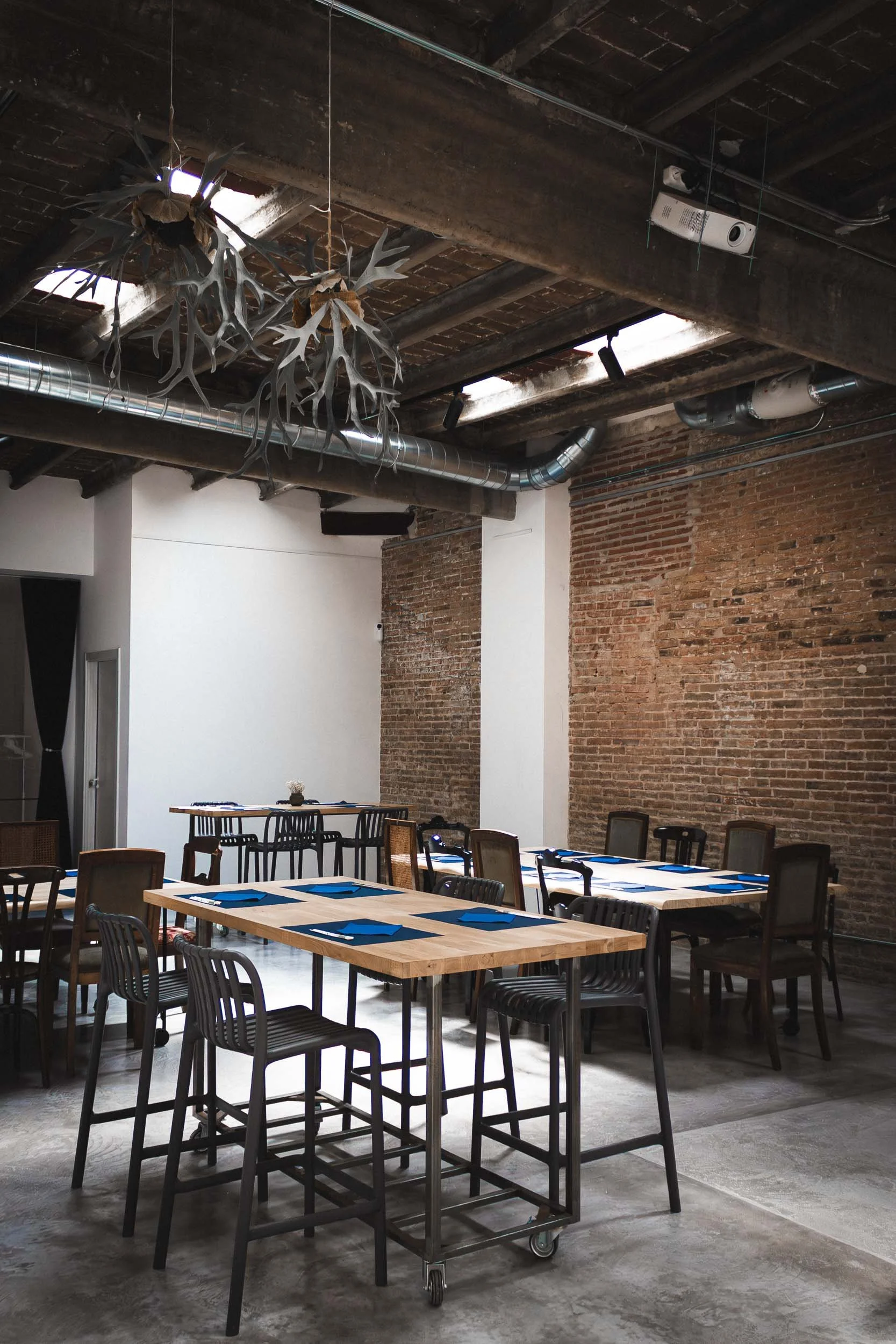 Dining room interior with tables and chairs prepared for guests’ arrival