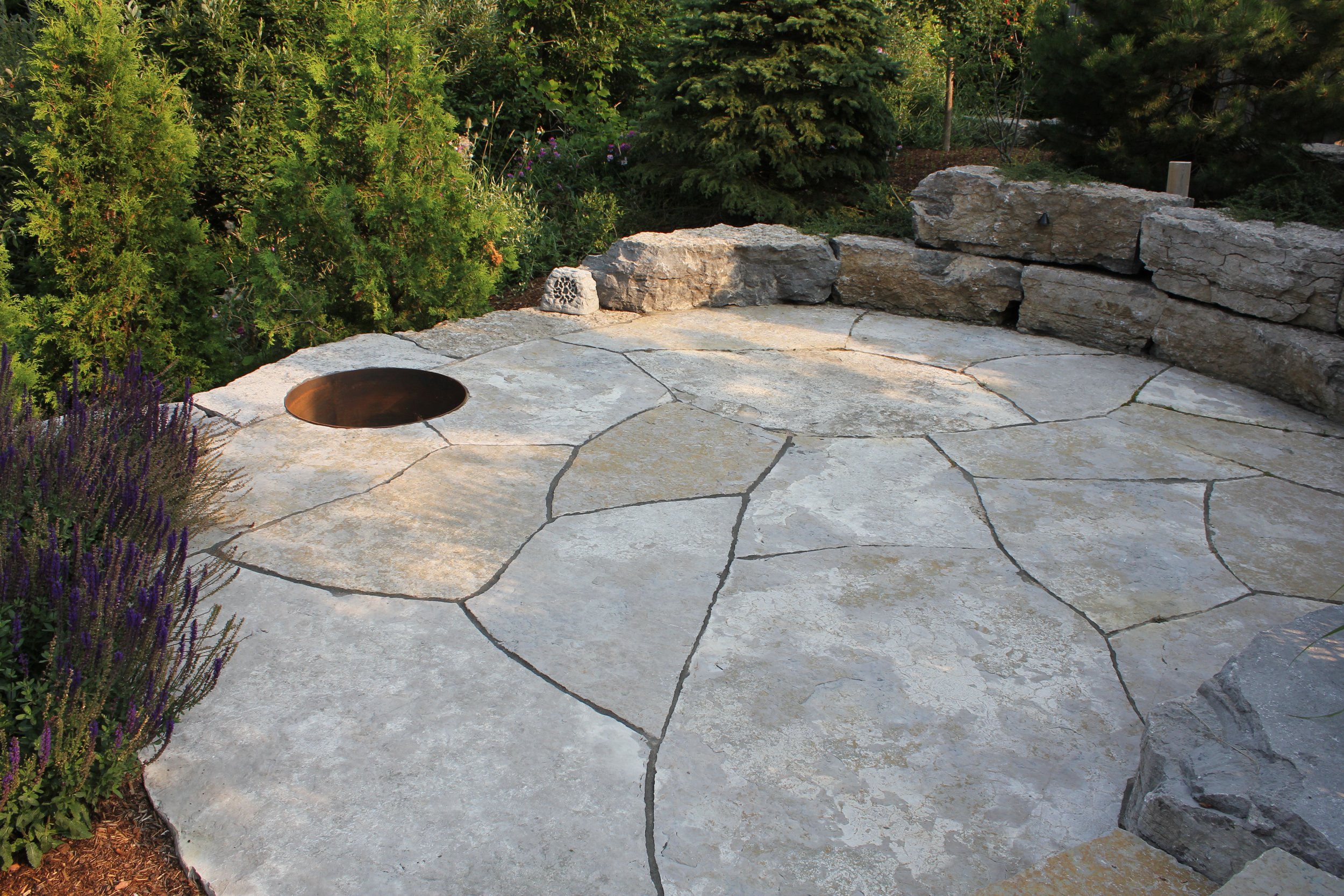 rustic flagstone patio with ginormis pieces