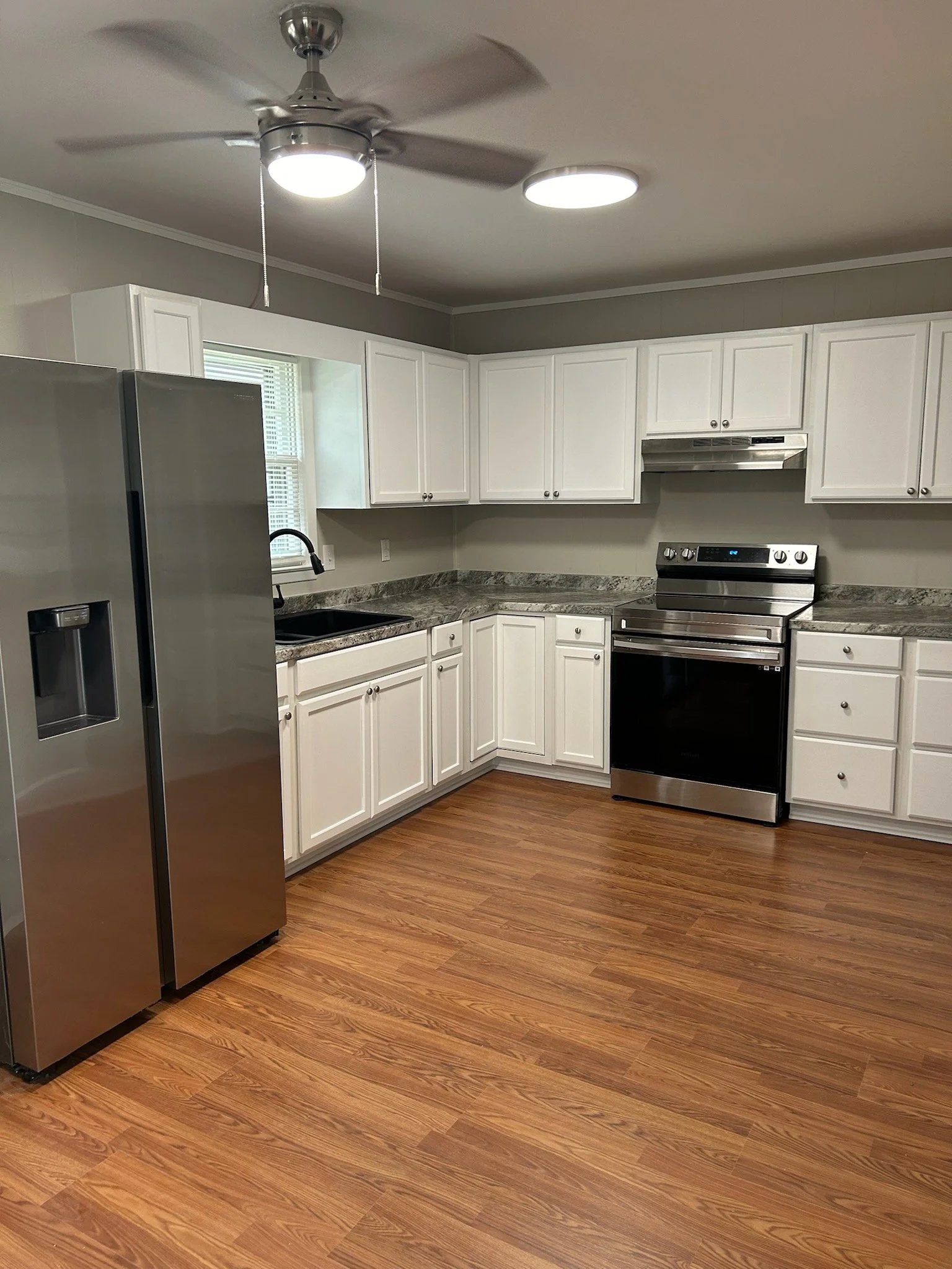 Kitchen 2.jpeg