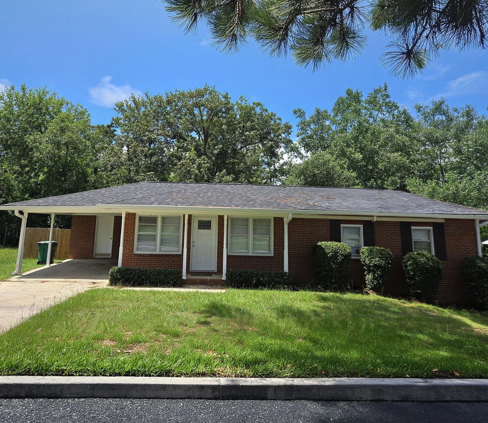 511_lucy_ave_house_front.jpg