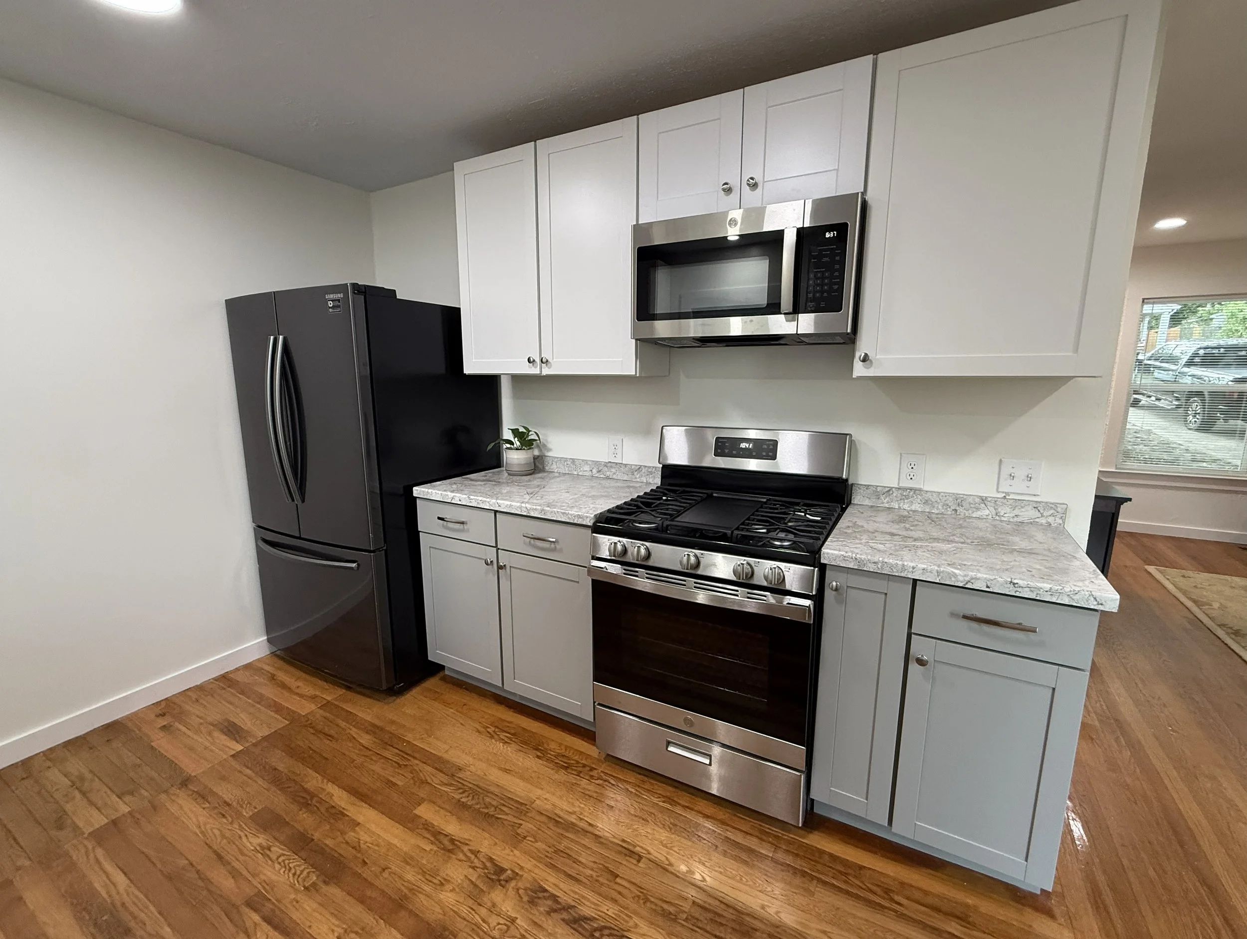 Kitchen - Stove Side.jpg