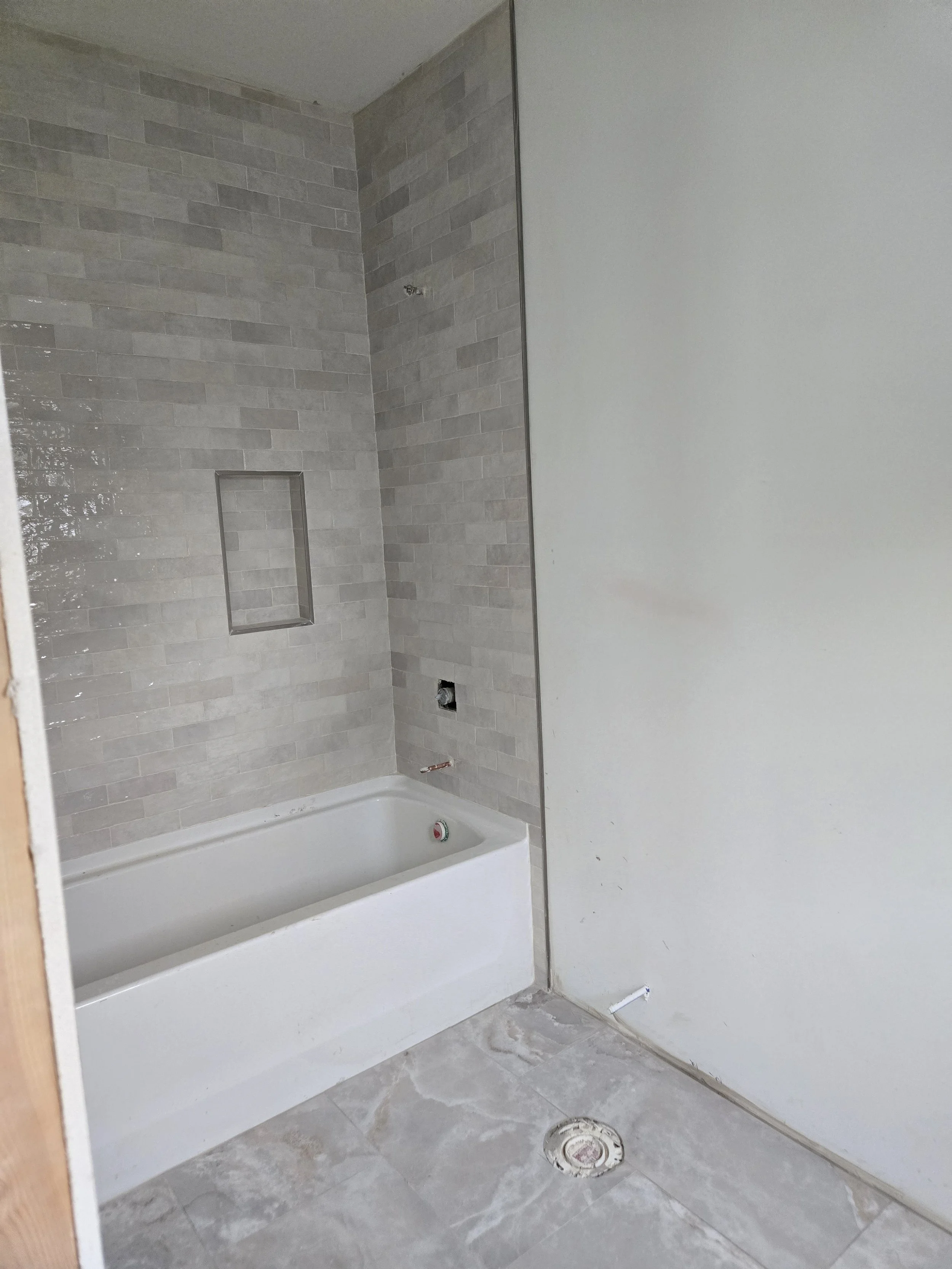 Upstairs Bathroom - 2.jpg