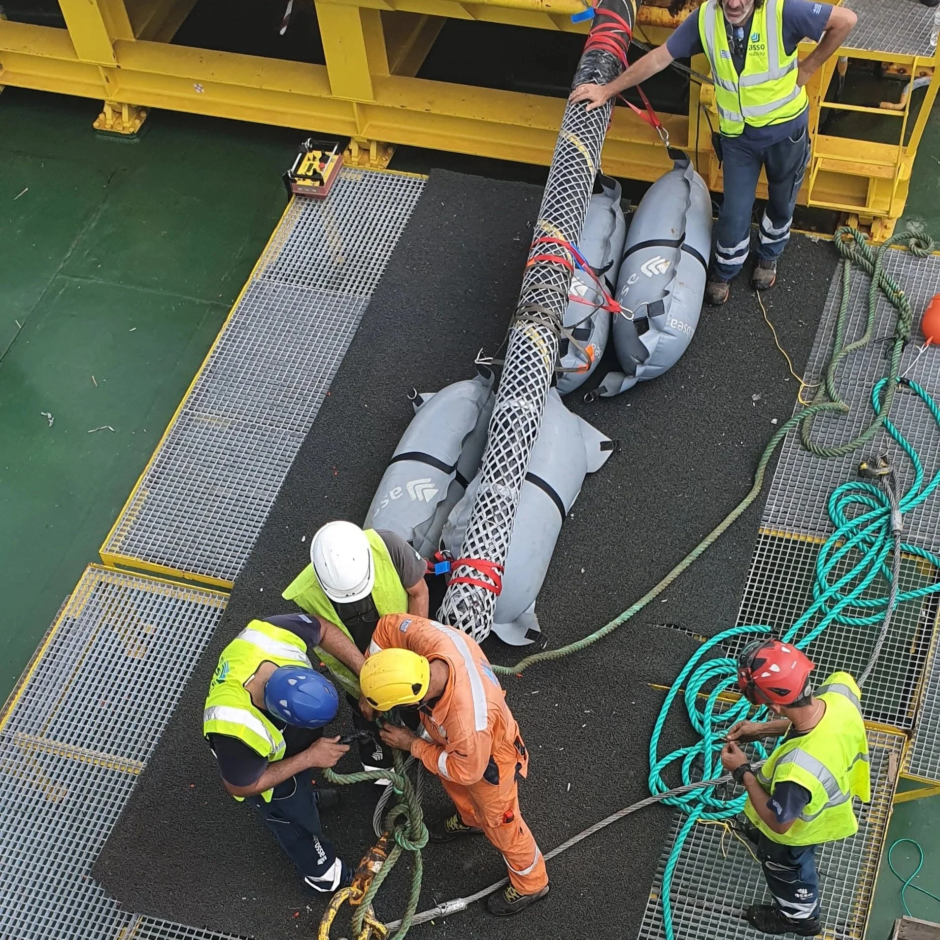 technicians marine renewables oil&gas installation transport package management offshore wind large ships harbours