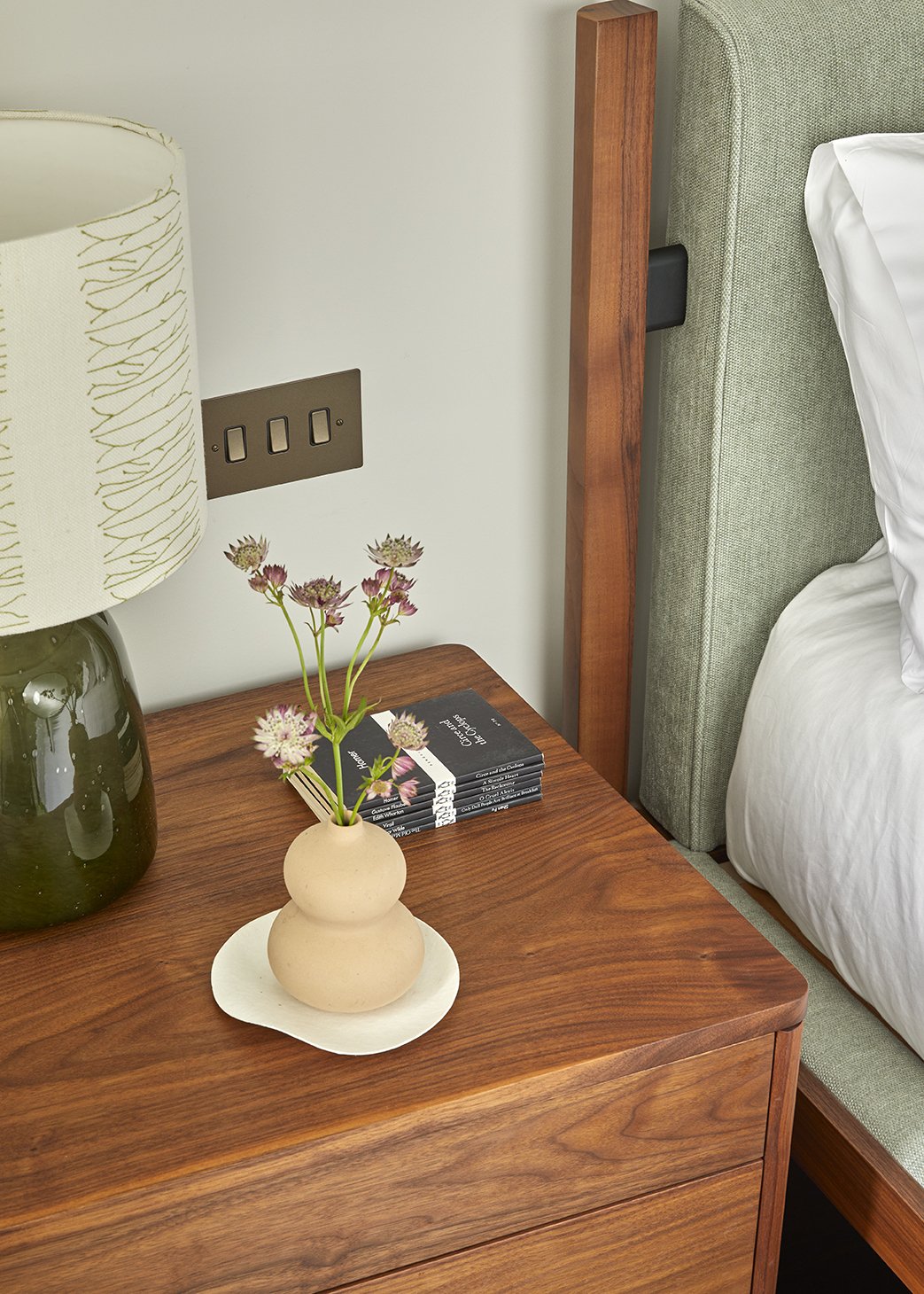 MainBedRoom_380.jpg