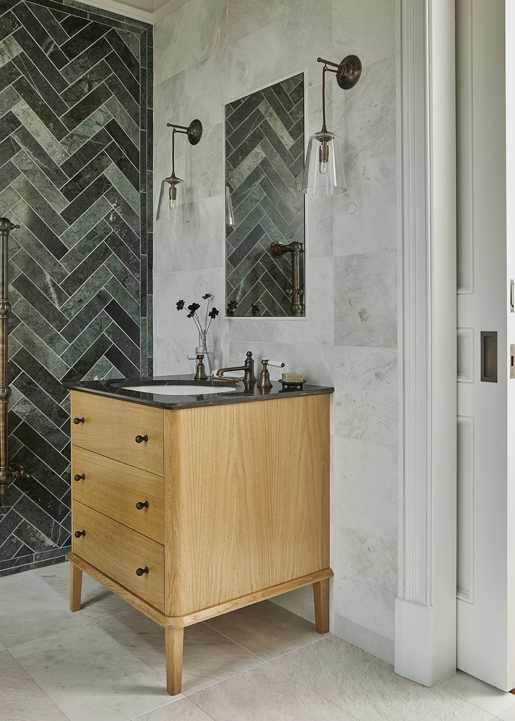 MainBathRoom_445.jpg