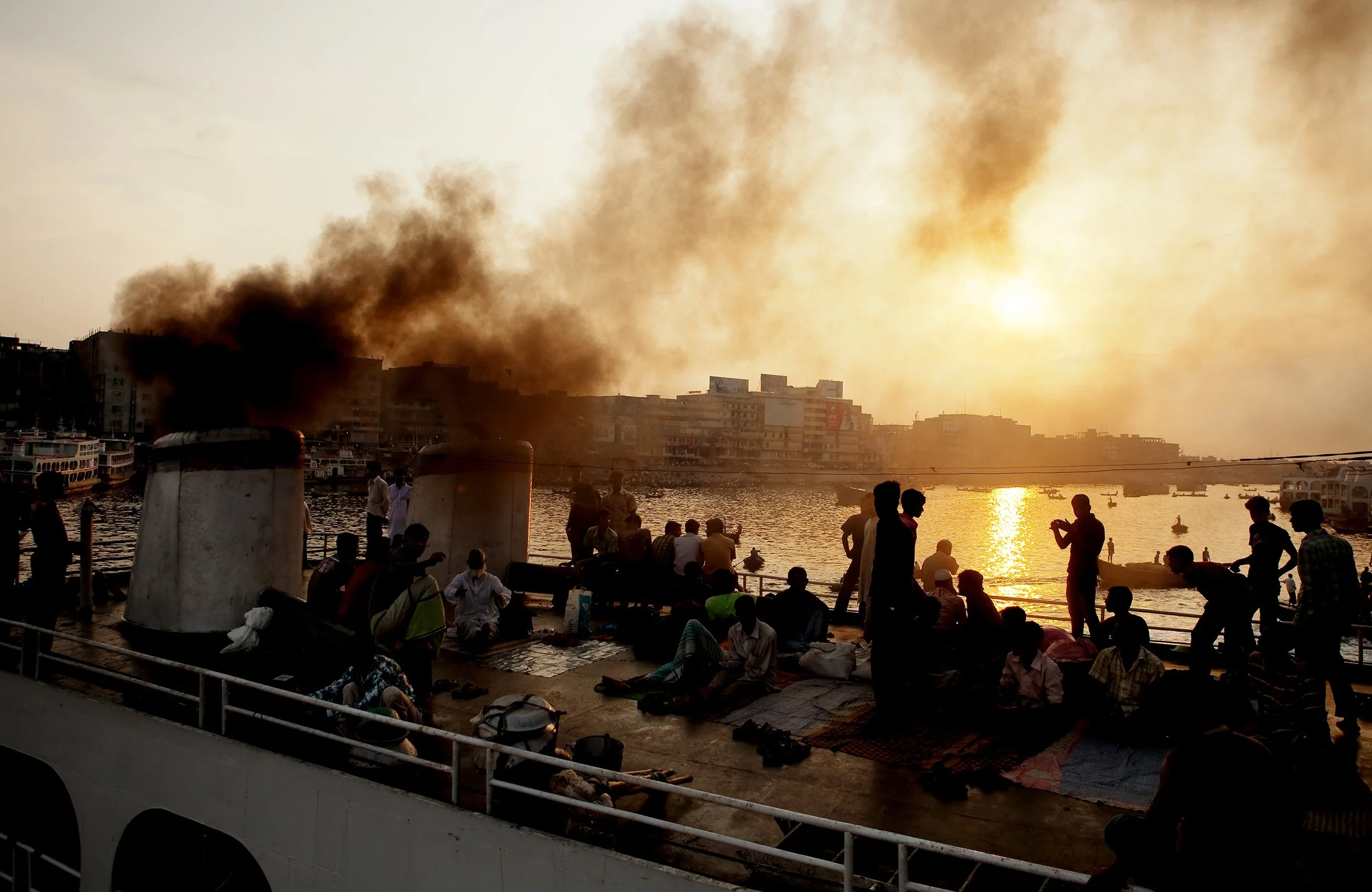 Foto_RaphaelZubler_SaharghatTerminal_09.jpg