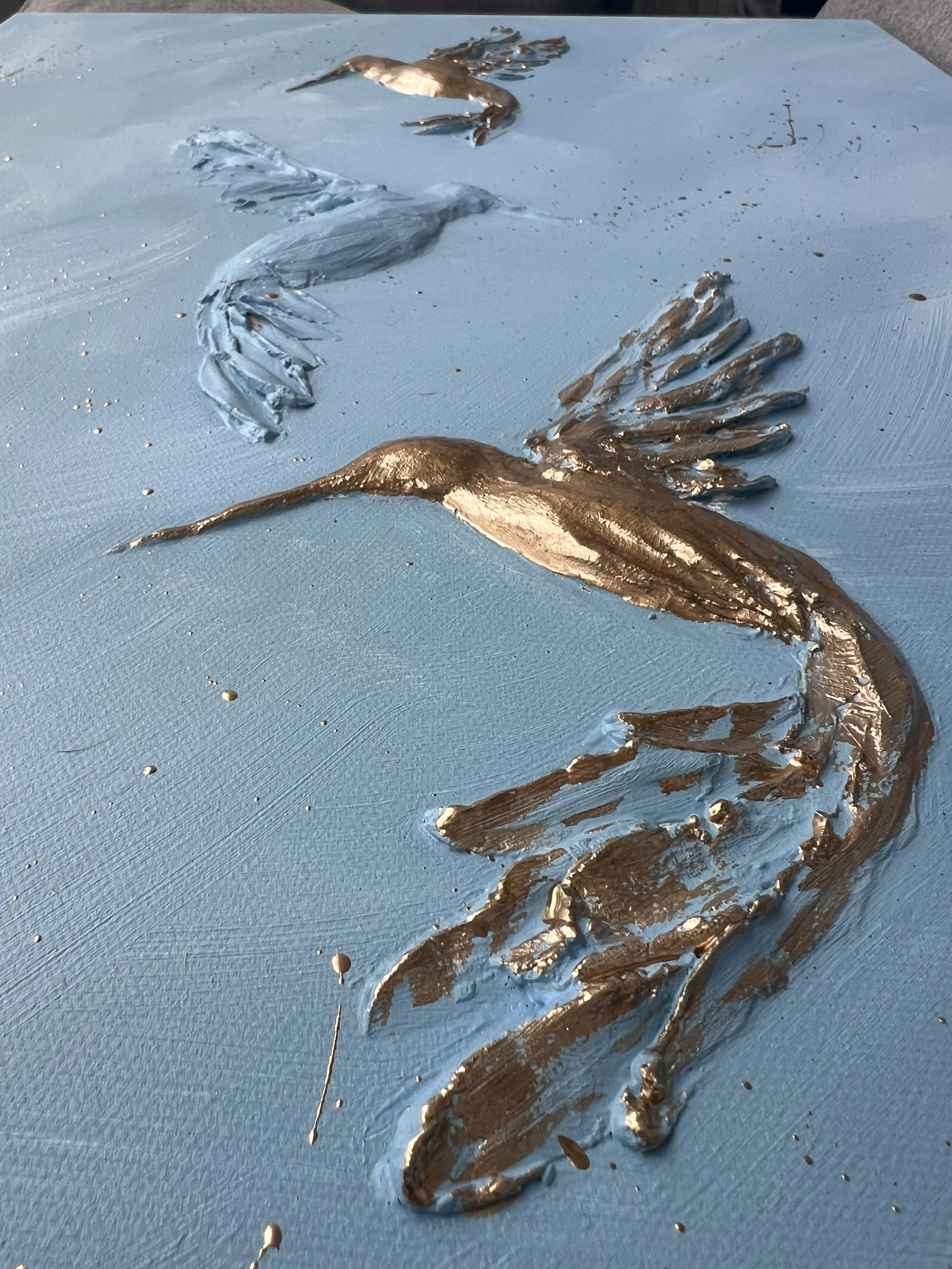 Painting of a heron in blue and brown colors with textured strokes on a canvas.