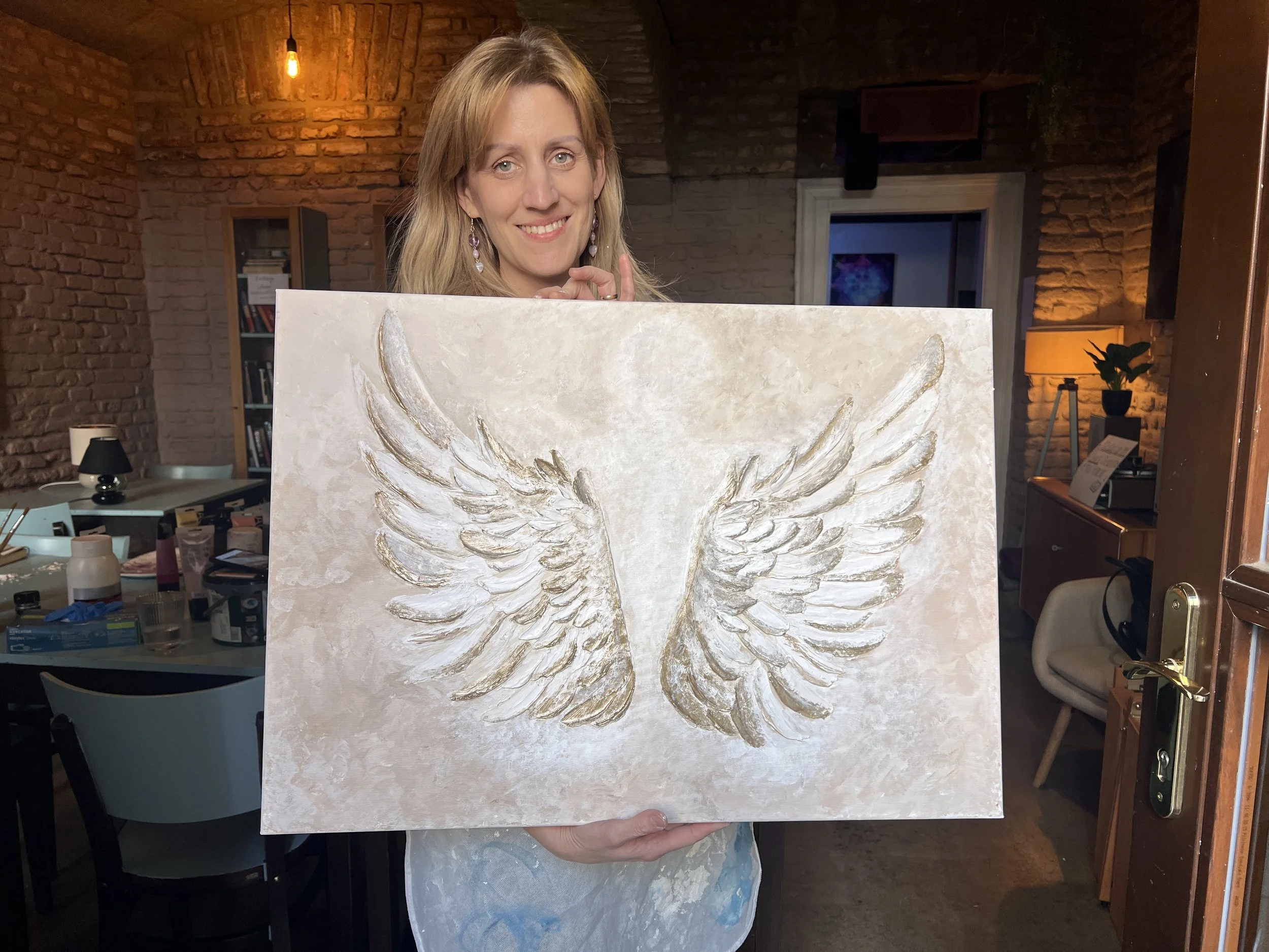 Individuální workshop 3D malby u Denisa Blaho v Praze velikosti obrazu 50x70 cm obraz křídel.