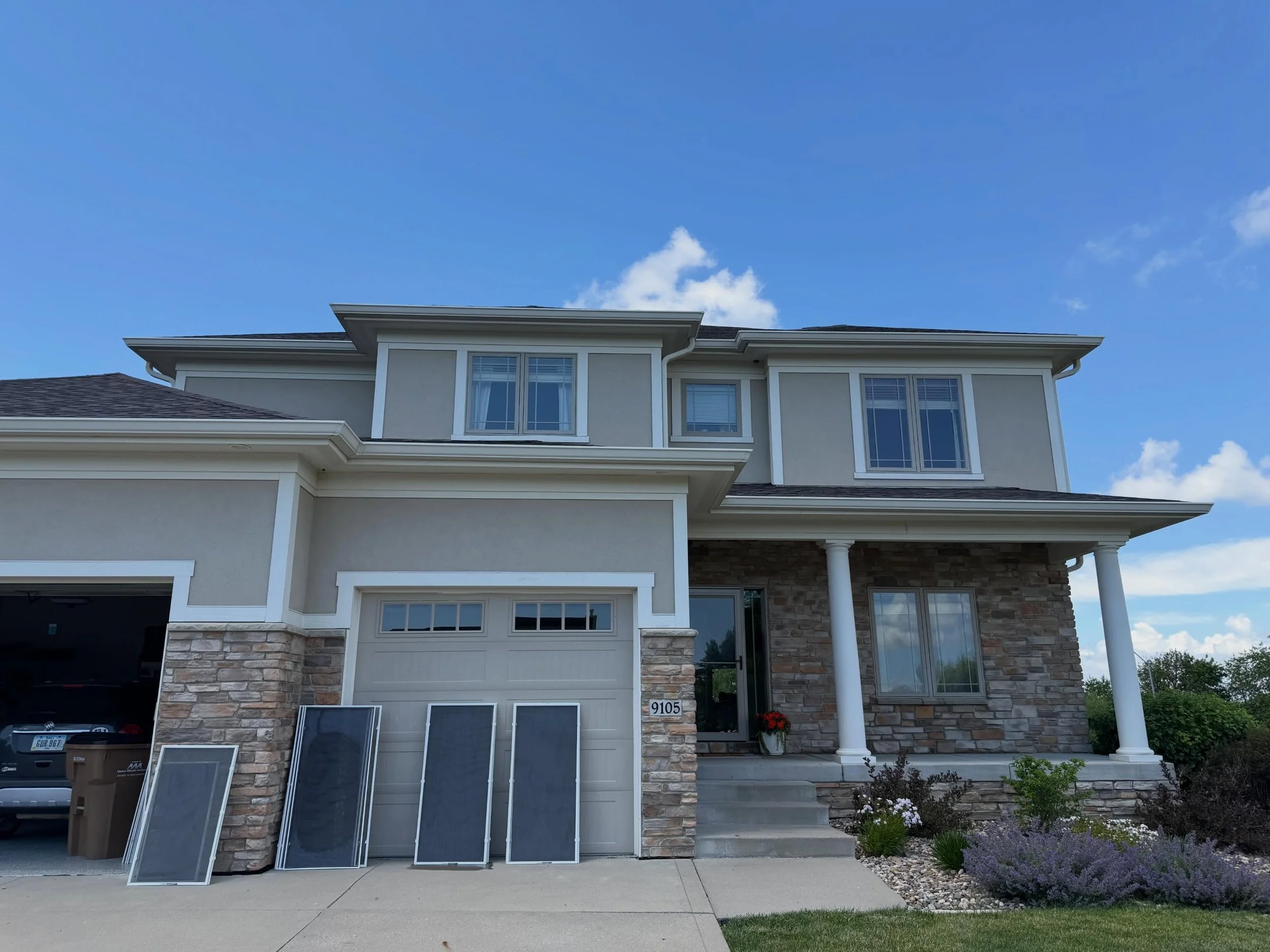 Two homes cleaned today in Johnston! 💎

House #1 received a full exterior window cleaning along with a complete screen cleaning package. Clean glass is great, but clean screens make a huge difference in the final result.

House #2 was a full exterio