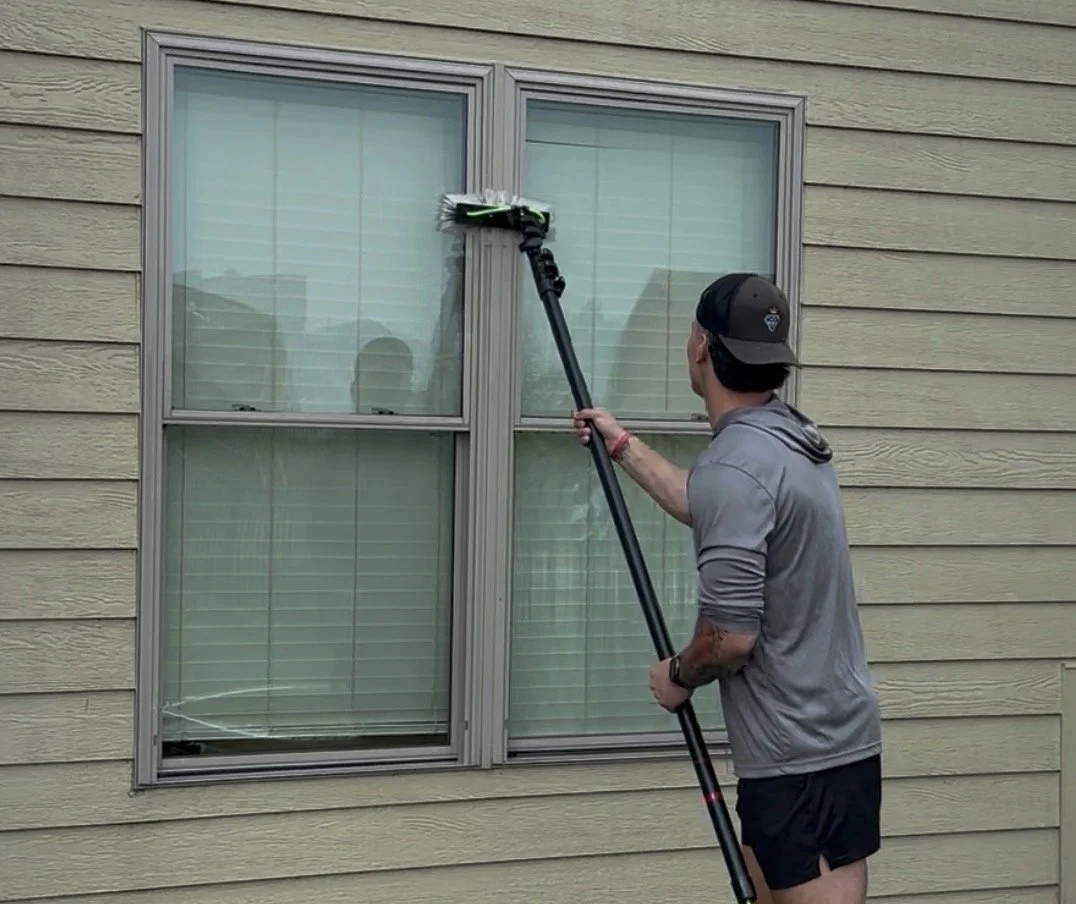 Oranssi technician working on a roof project