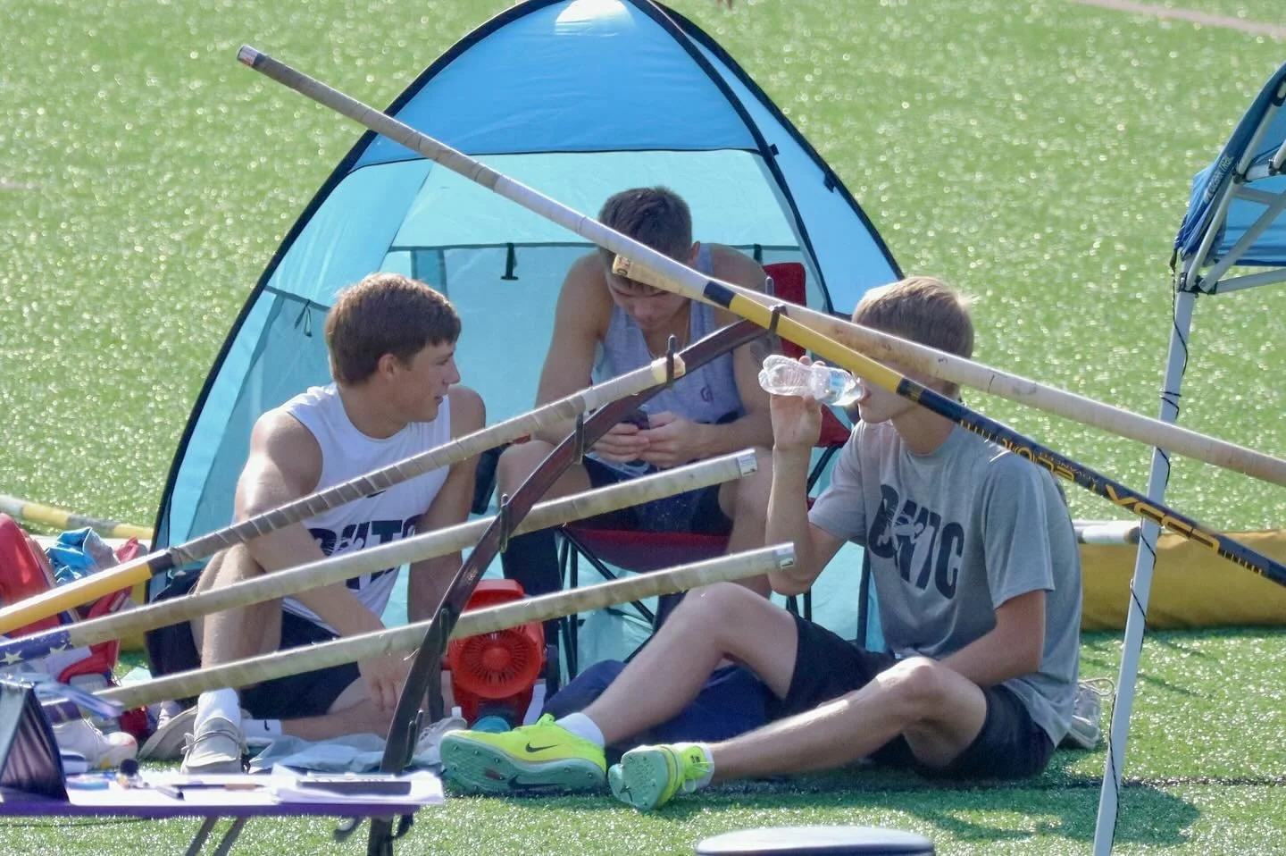 Men&rsquo;s 17-18 pole vault sweeps 1-2-3 at regionals! #usatf 

Logan Tacker 🥇
Keifer Landes 🥈 
Gavin Schmidt 🥉