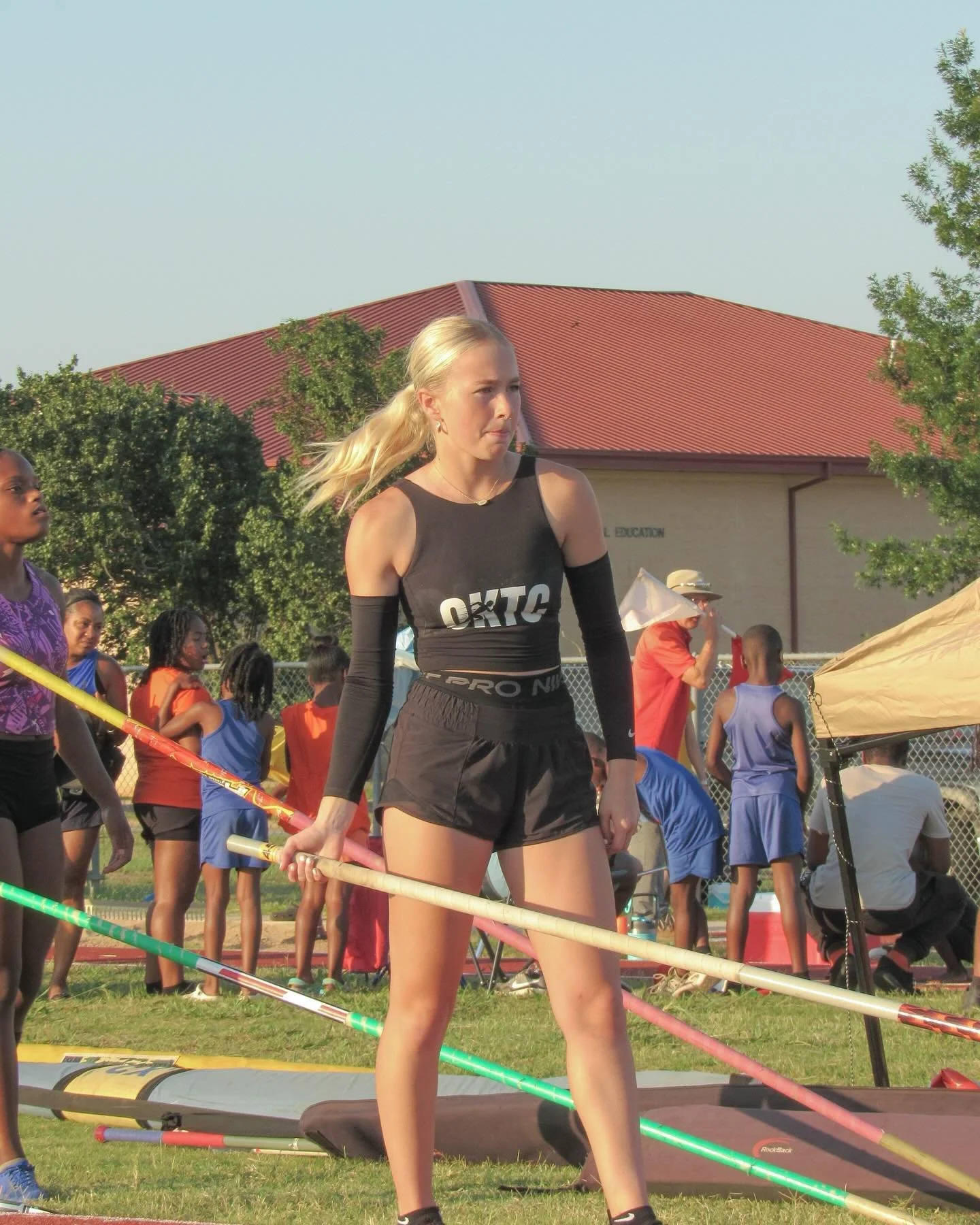 Emily Cloutier takes state in women&rsquo;s polevault and also qualifies for regionals in the 100 meter dash. 

PV: 3.65m 🥇
100: 13.1 🥉