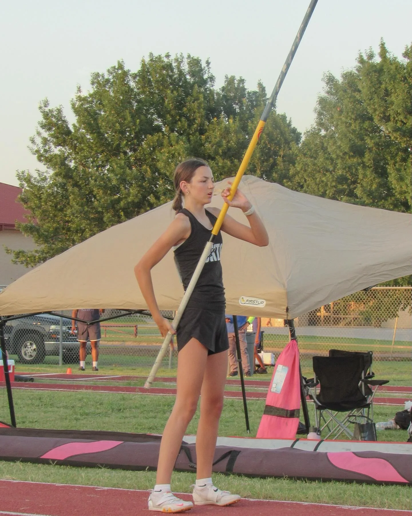 Esme wins 13-14 girls pole-vault and qualifies in all four of her events.

PV: 2.75m🥇
HJ: 1.07m
100mh: 18.71🥈
200mh: 33.67🥈