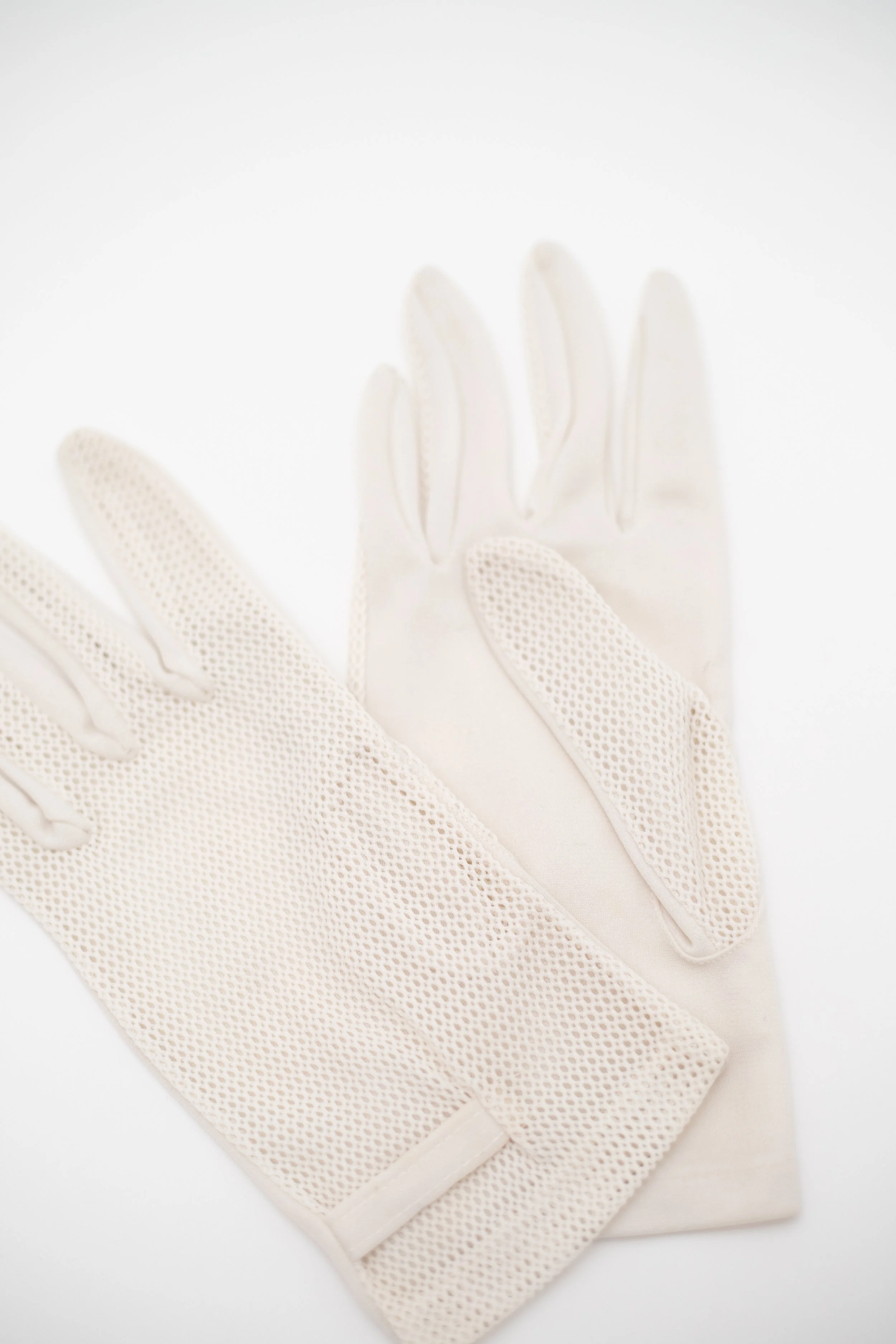 Mid-Century Mesh Elegance Gloves