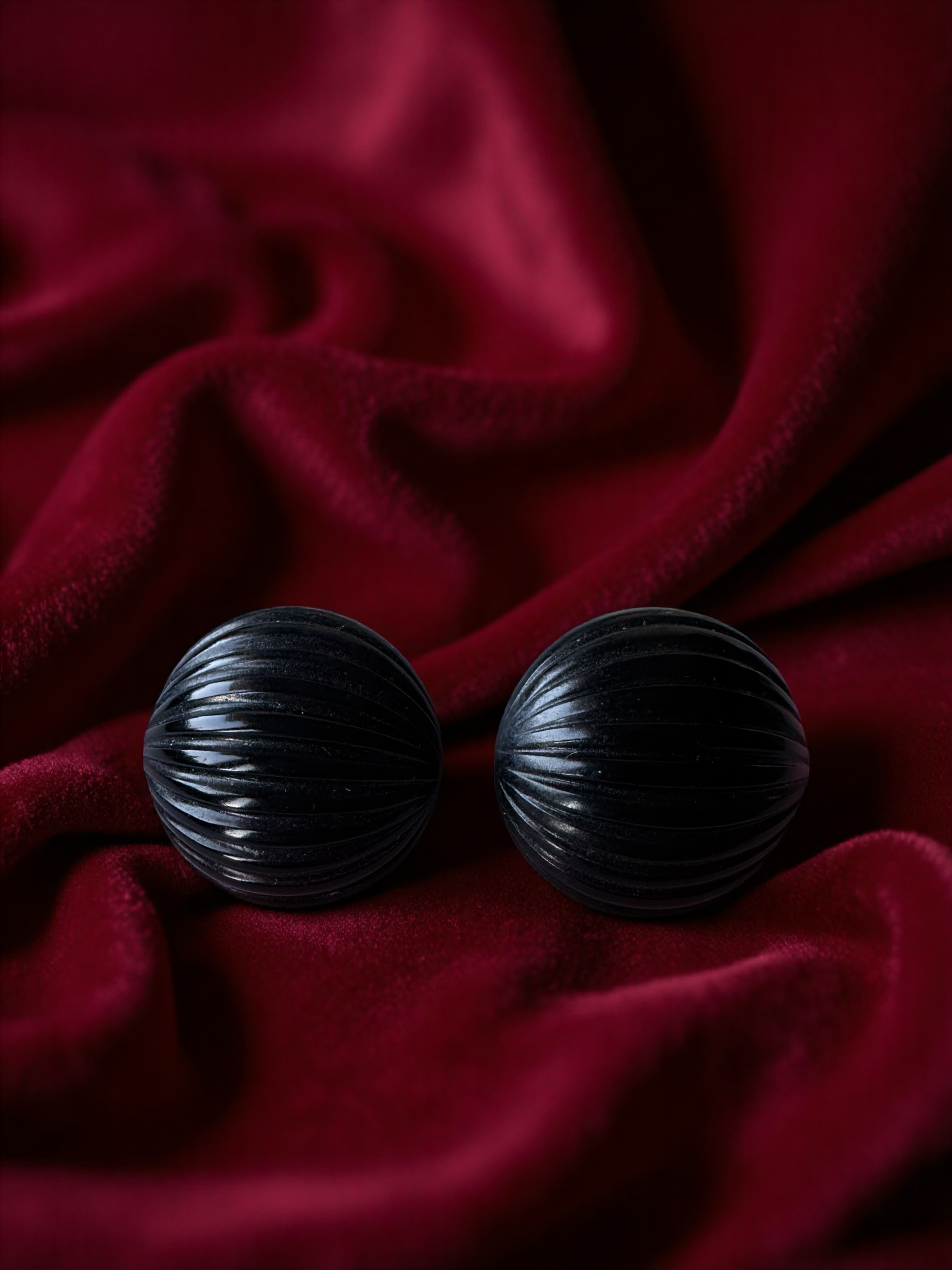 Vintage 1980s Napier Black Round Clip-On Earrings