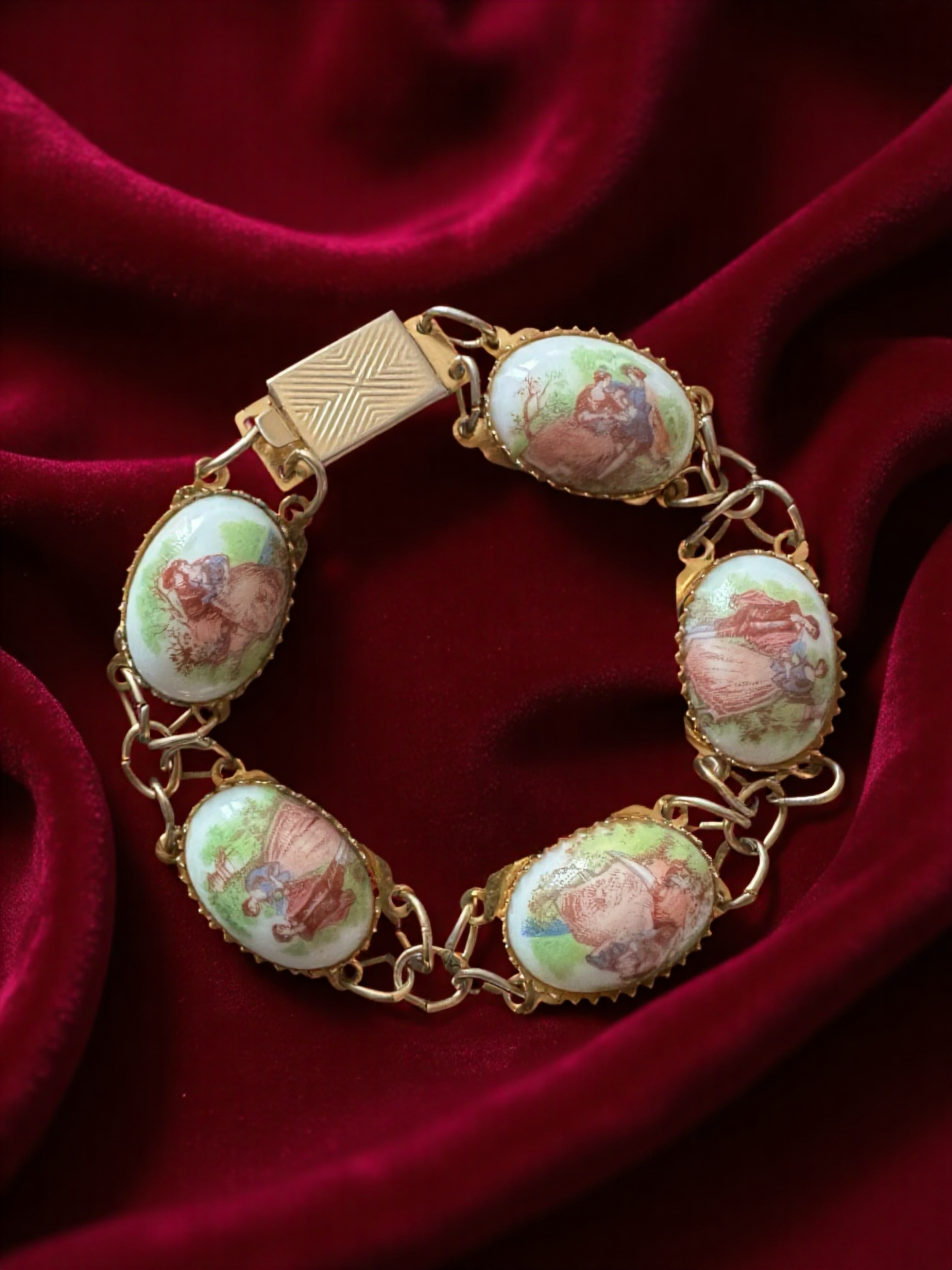 Vintage handmade Bracelet  Fragonard-Limoges style.