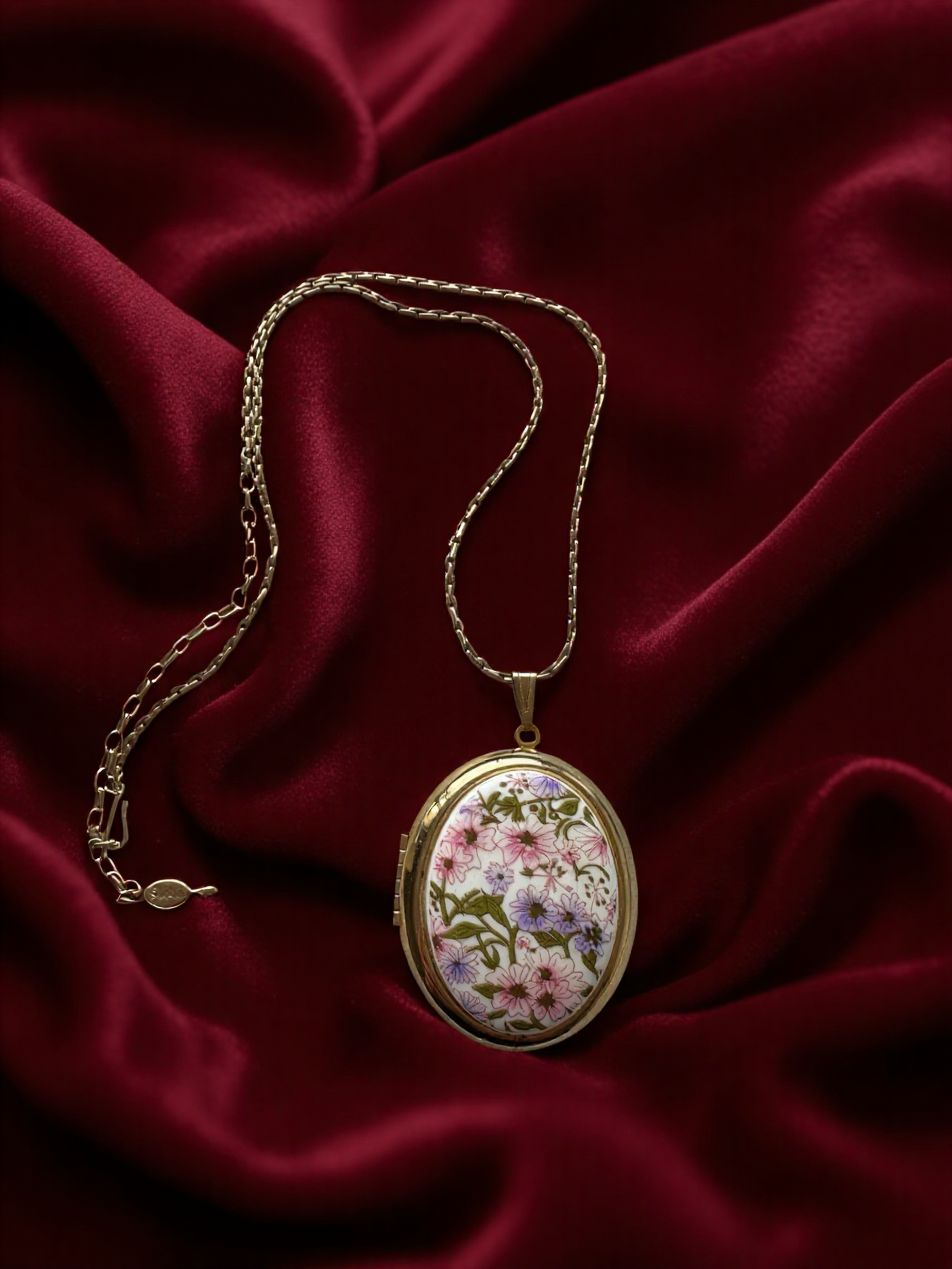 Sarah Coventry Porcelain Pendant Neckles