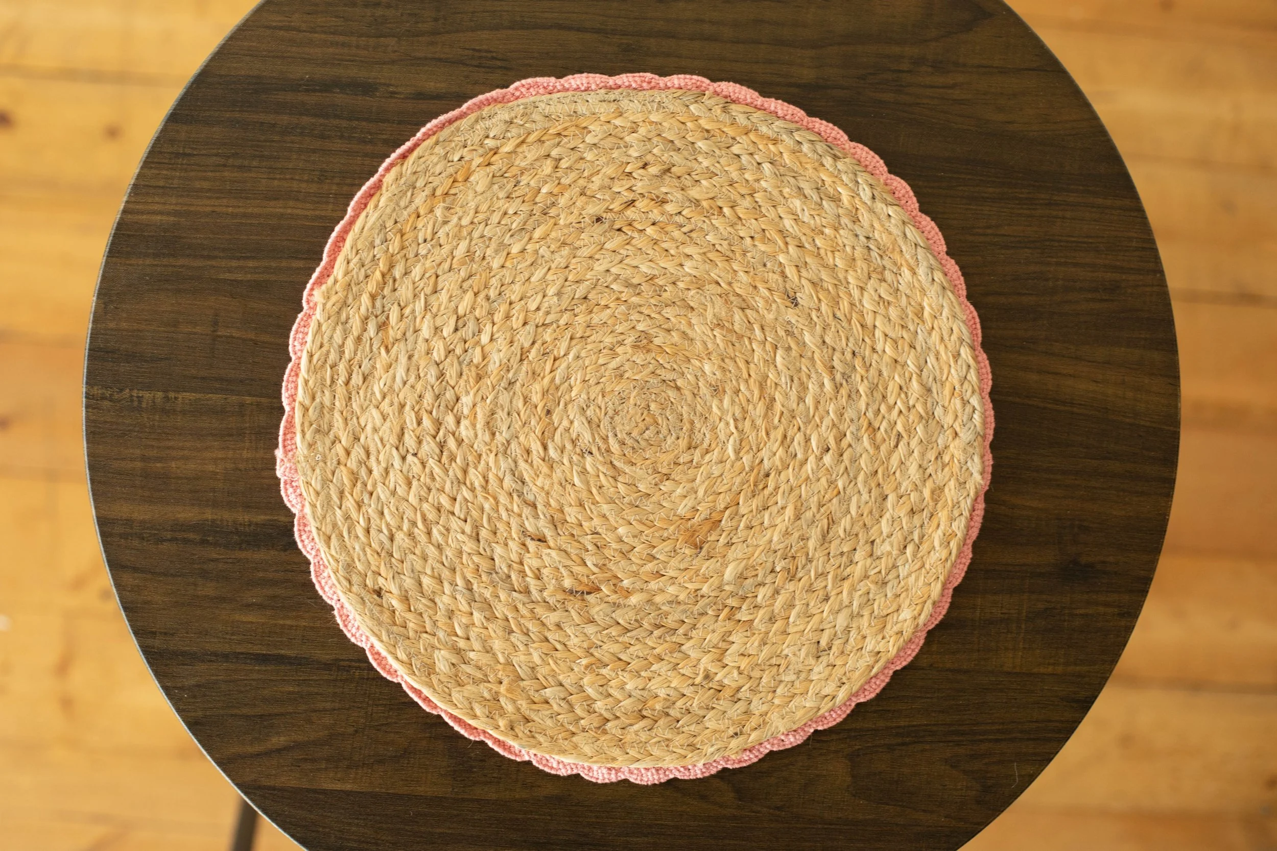 Woven Charger with Pink Boarder
