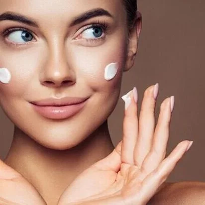 Prebases, brumas y selladores: guía para un maquillaje duradero