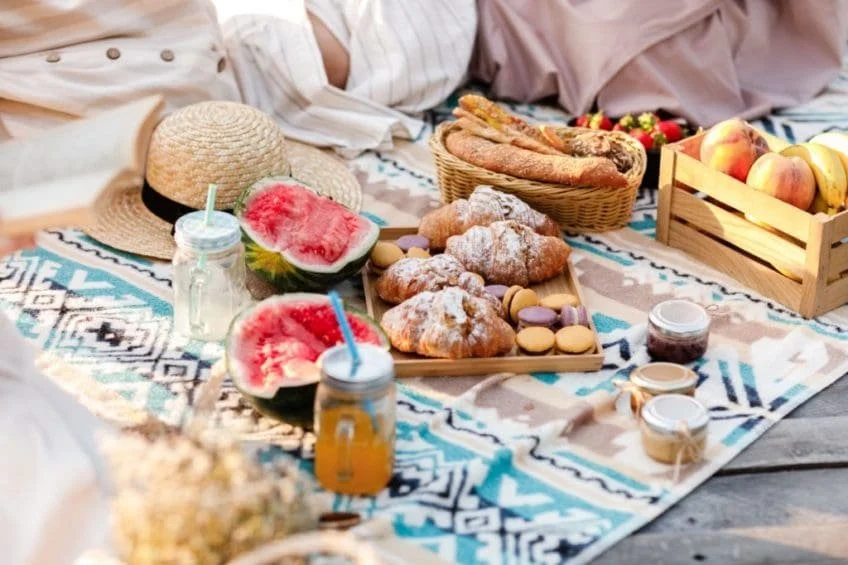 6 Tips to for Eating Balanced at Summer Barbecues and Picnics