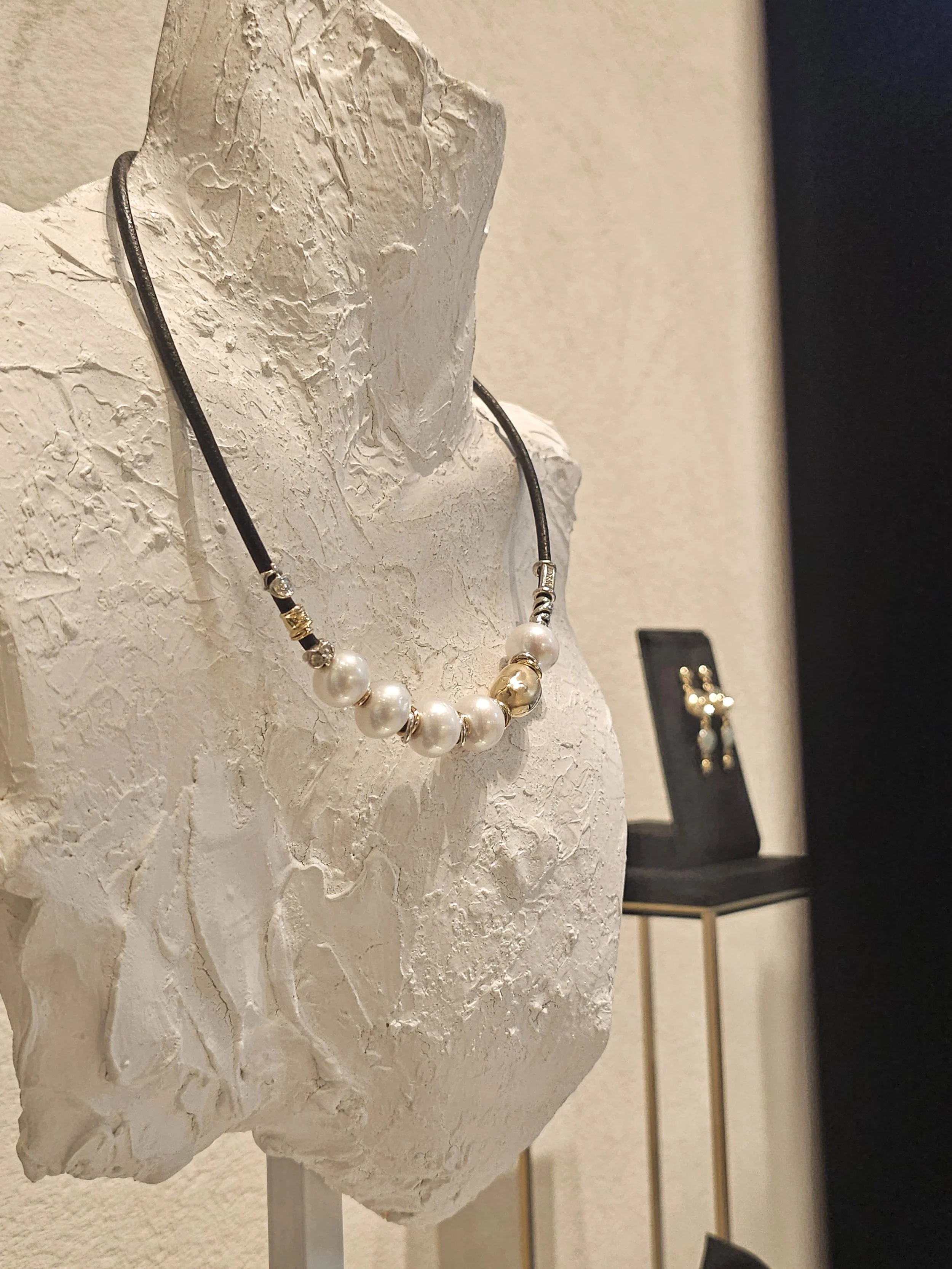 Come scegliere gioielli senza tempo che mantengono valore negli anni