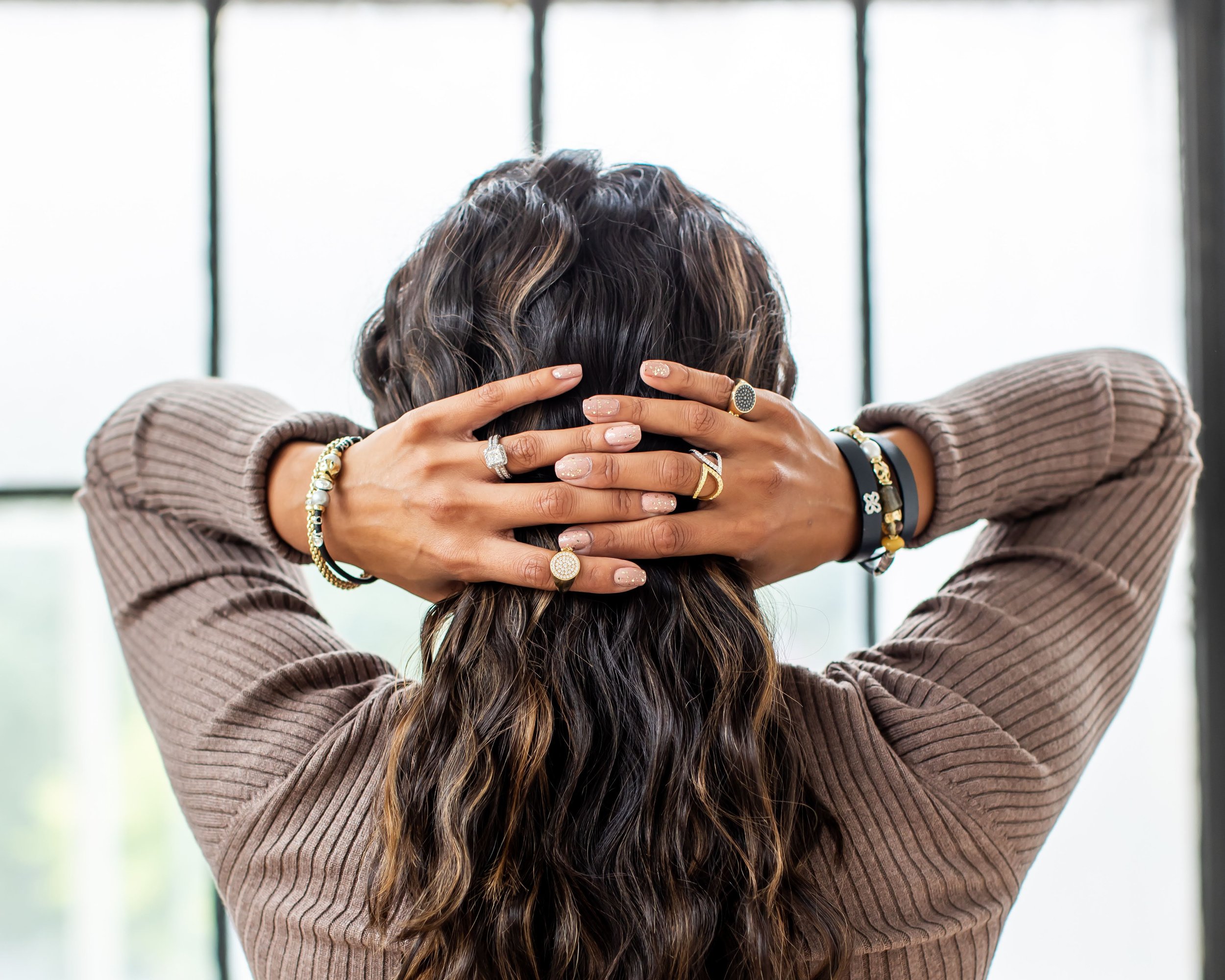 Gioielli essenziali da viaggio: valorizza i tuoi outfit in vacanza con questi accessori must-have