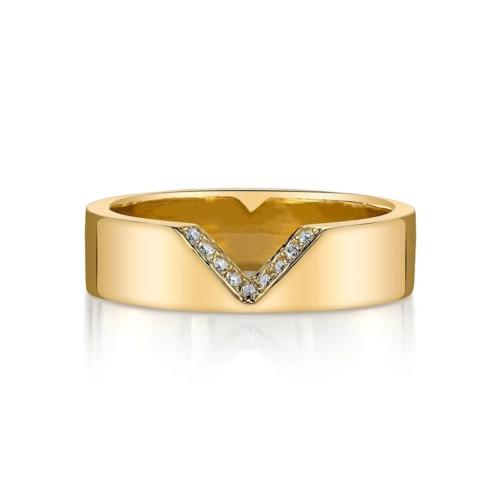 V Diamond Band – Laura Gallon