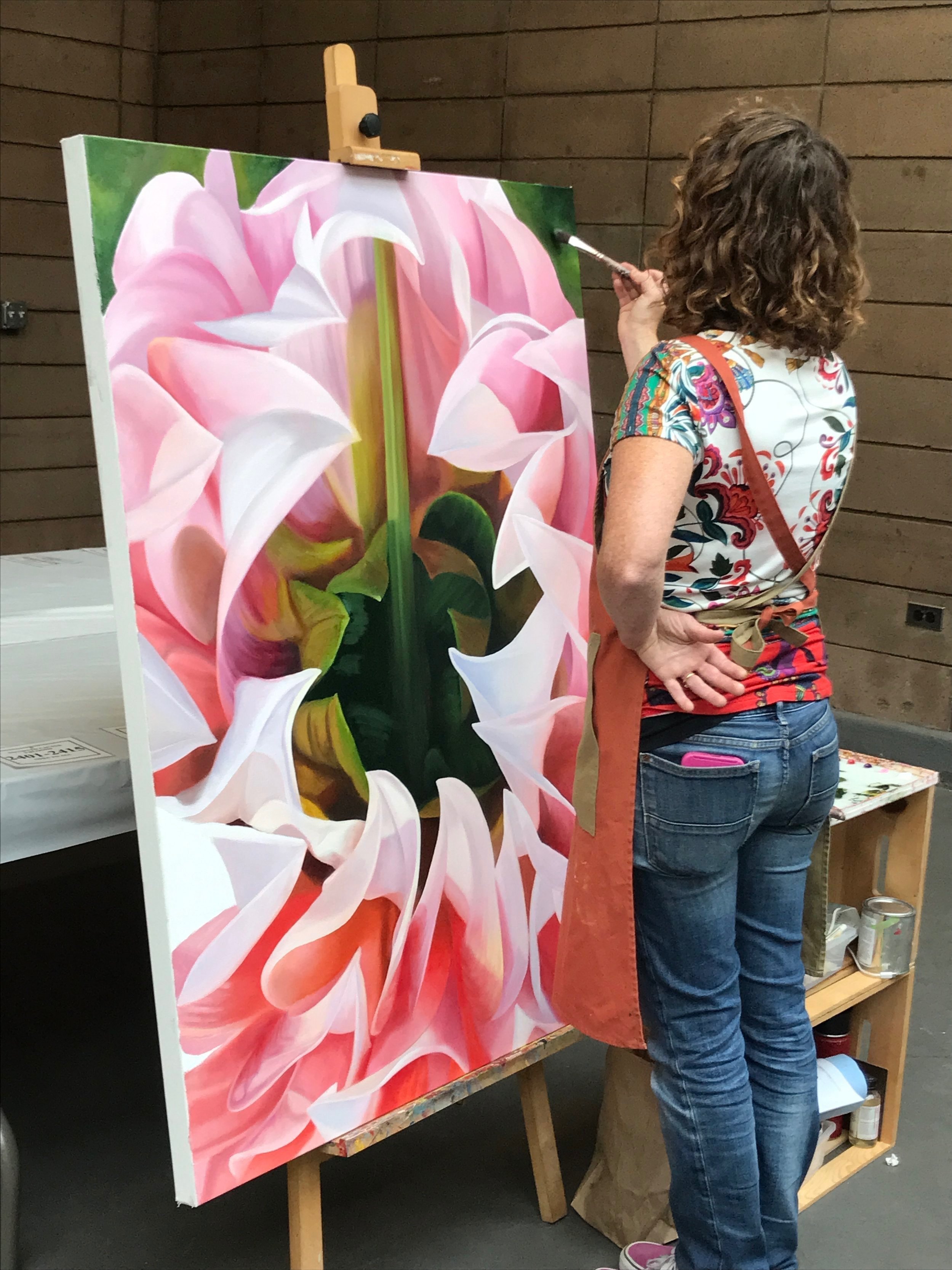 Rachel Perls paints dahlias during 2022 show