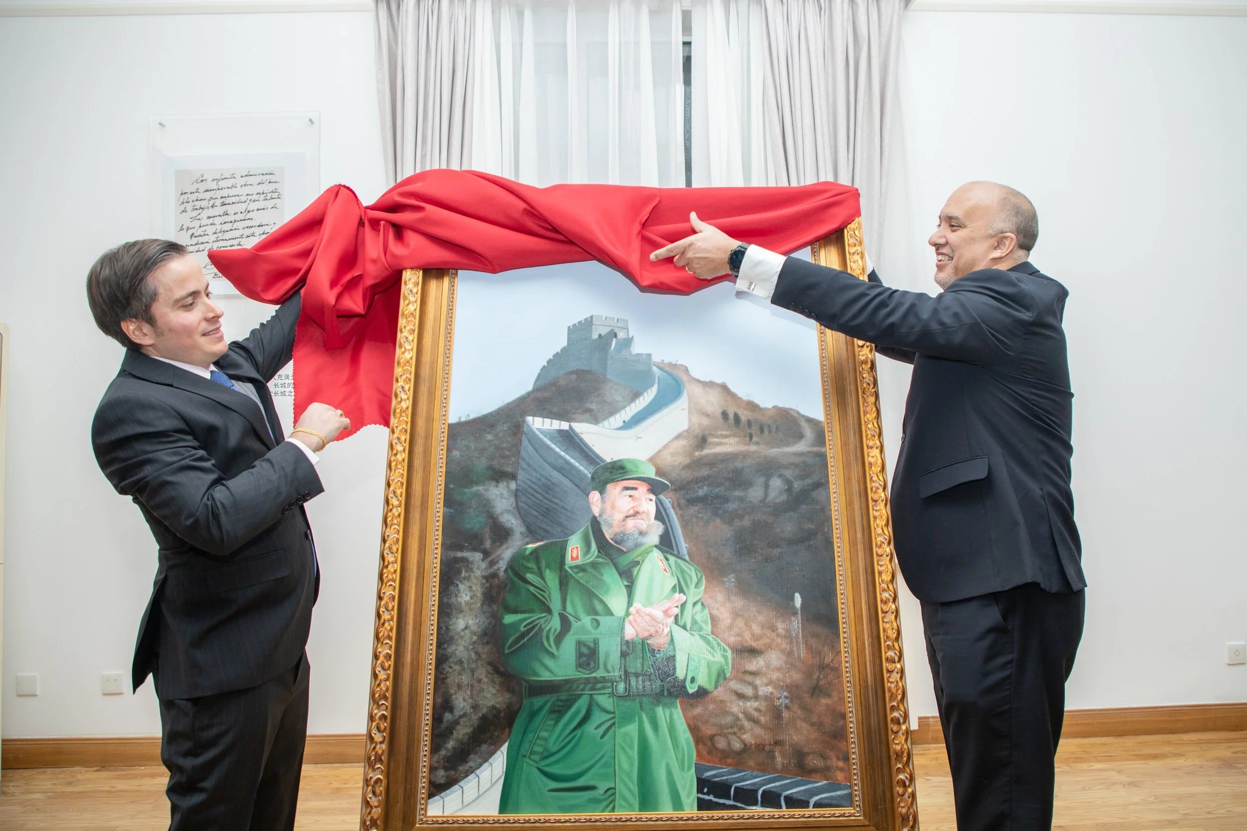 Oil Painting of Cuban Leader Fidel Castro Ruz, received by H.E. Carlos Miguel Pereira, Ambassador of the Republic of Cuba to the People’s Republic of China, for the newly renovated “Fidel Room” at the Embassy of the Republic of Cuba in the People’s R