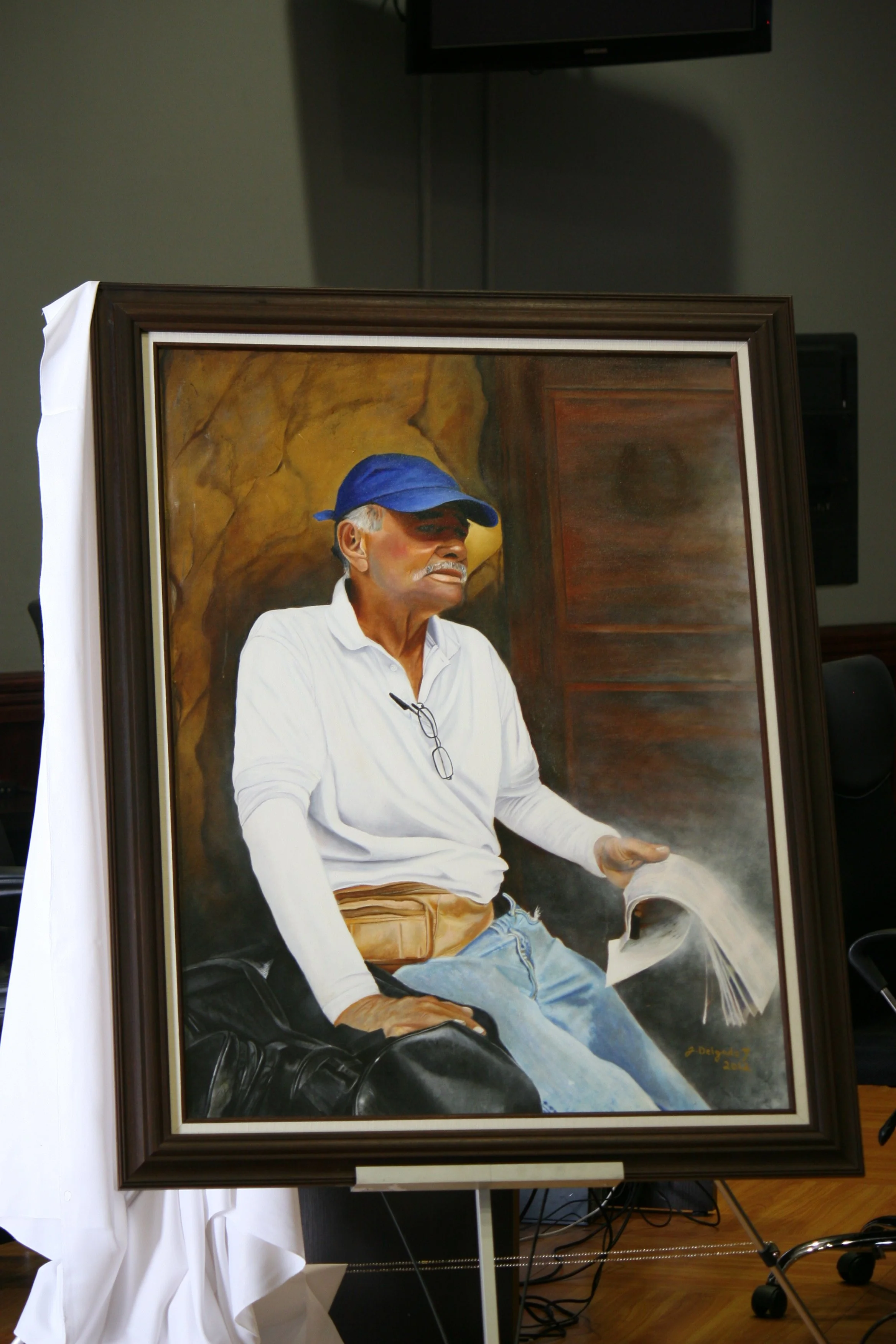 On April 3, 2014 the artist Juan Manuel Delgado donated an oil painting to the Social Protection Board (JPS) which he made in the year 2012. The model of the painting is a lottery seller named Mr. Rodrigo Sequeira, who has sold lottery tickets for mo