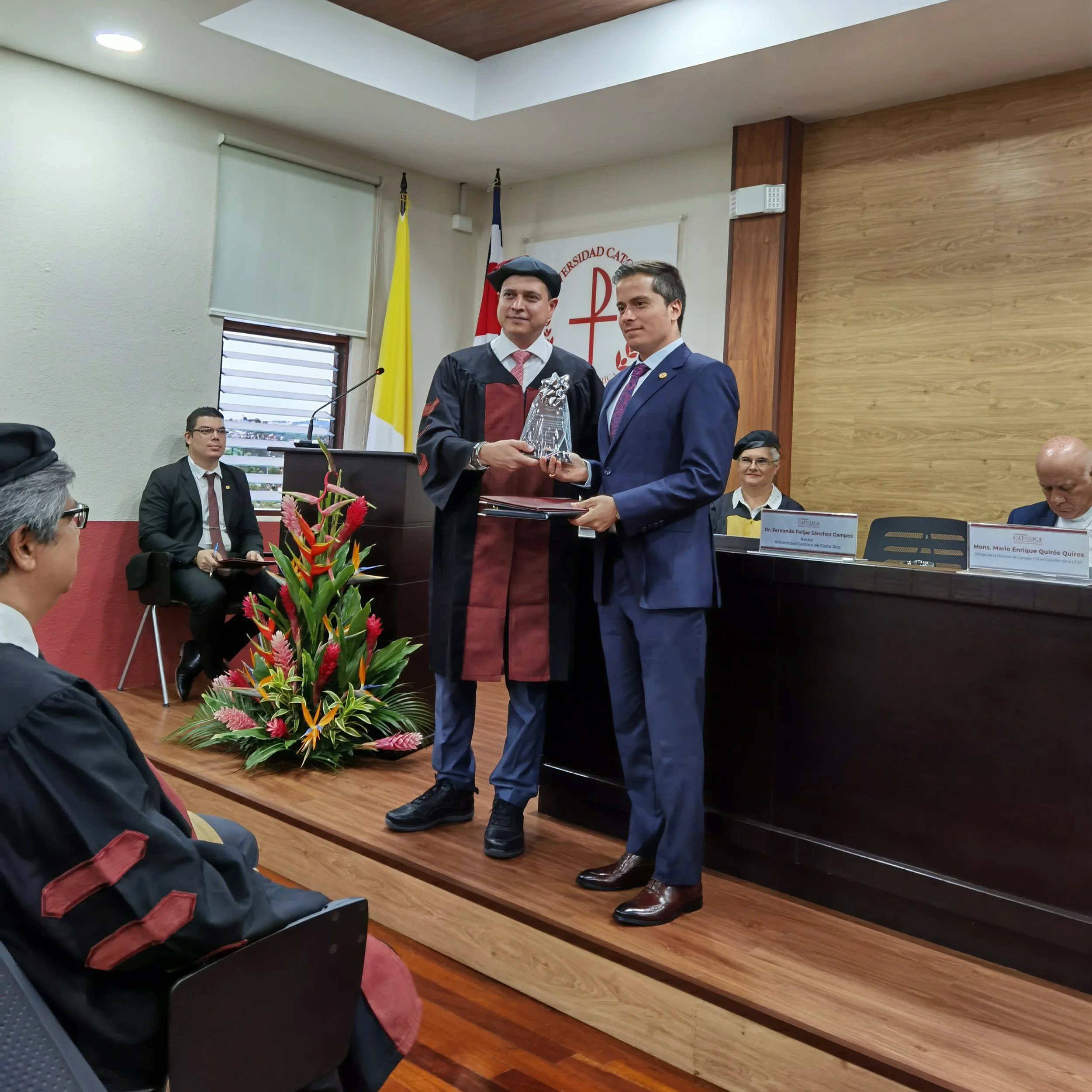 On the occasion of the XXX Anniversary of the Catholic University of Costa Rica, the artist Juan Manuel Delgado had the distinct honor of presenting a portrait of Saint Edith Stein to the institution. This original oil painting now graces the walls o