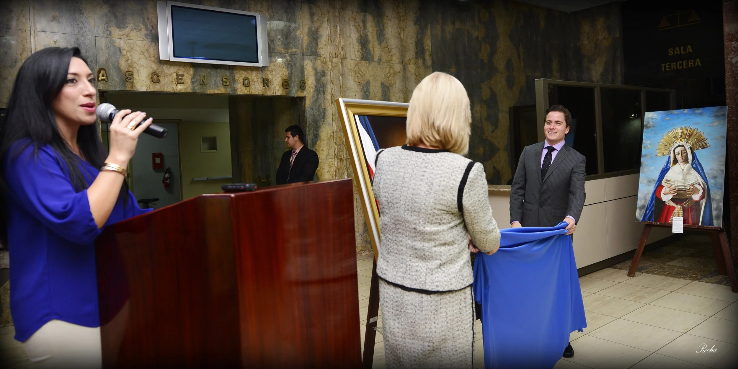 During the year 2014, the artist Juan Manuel Delgado had the great honor to present a portrait painting to The Honorable Mrs. Zarela Villanueva Monge - President of the Supreme Court of Justice (2013 - 2017).