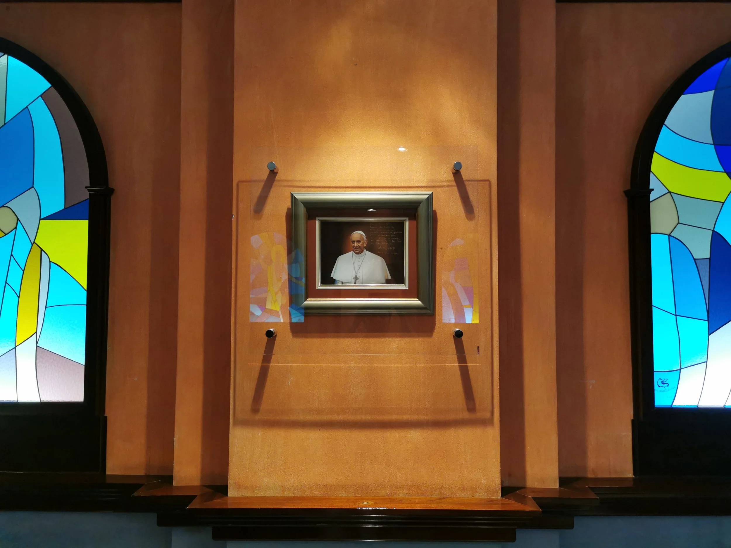 “PERMANENT COLLECTION,” from the Bank of Costa Rica by paying tribute to the Portrait of Pope Francis in the Chapel of the institution, by permanently placing a copy of the painting made by the artist, San Jose, Costa Rica, 2013.