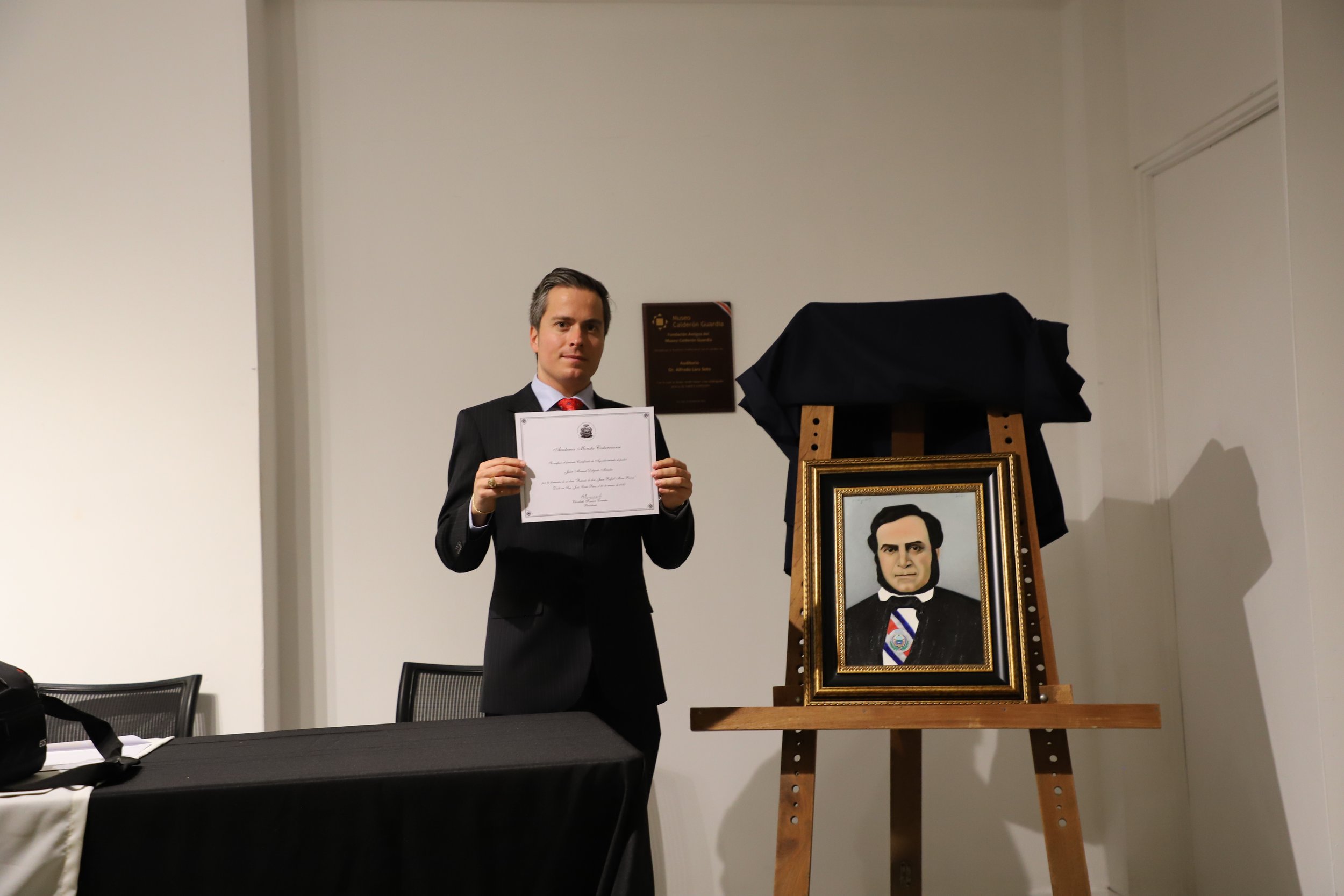 Certificate of Appreciation, issued by the Costa Rican Morista Academy · March 2023.

The artist Juan Manuel Delgado was deeply honored to have his oil portrait of Juan Rafael Mora Porras, Costa Rica’s National Hero, incorporated into the distinguish