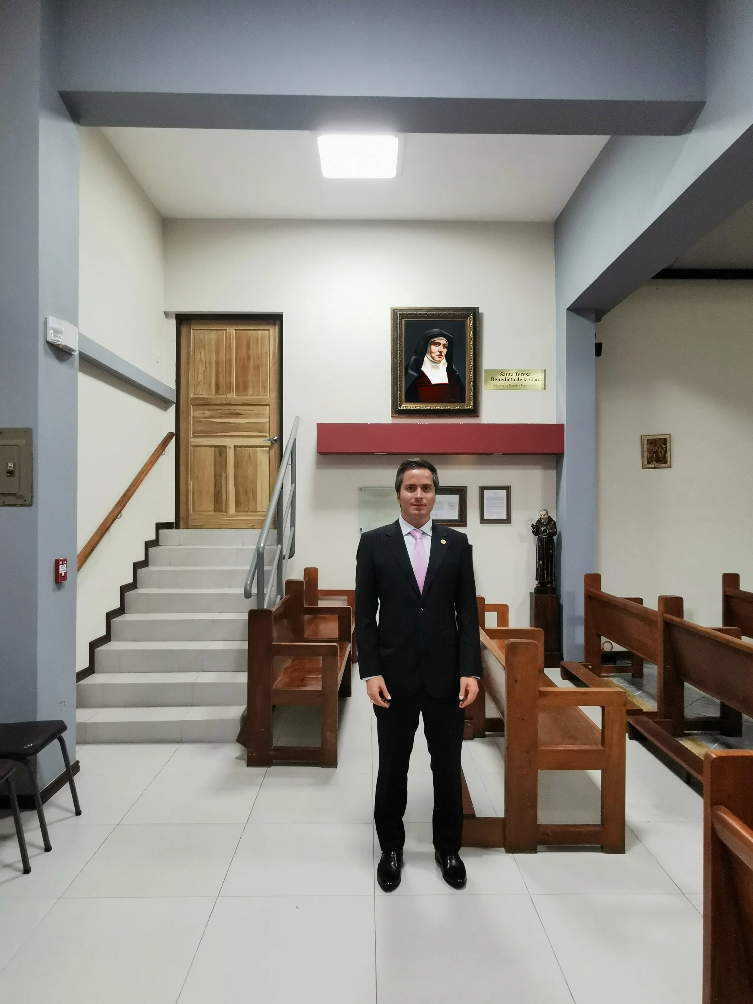 On the occasion of the XXX Anniversary of the Catholic University of Costa Rica, the artist Juan Manuel Delgado had the distinct honor of presenting a portrait of Saint Edith Stein to the institution. This original oil painting now graces the walls o