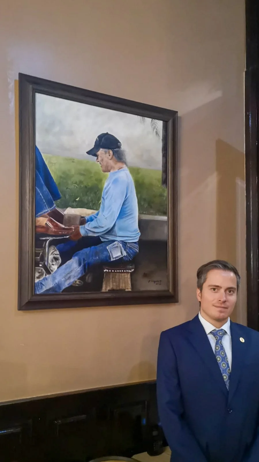 The artist Juan Manuel Delgado is honored to have his painting The Shoeshiner (2012, oil on canvas) displayed at the entrance of the principal restaurant of the prestigious Union Club of Costa Rica.

Created in 2012, the work portrays Mr. Carlos Edua
