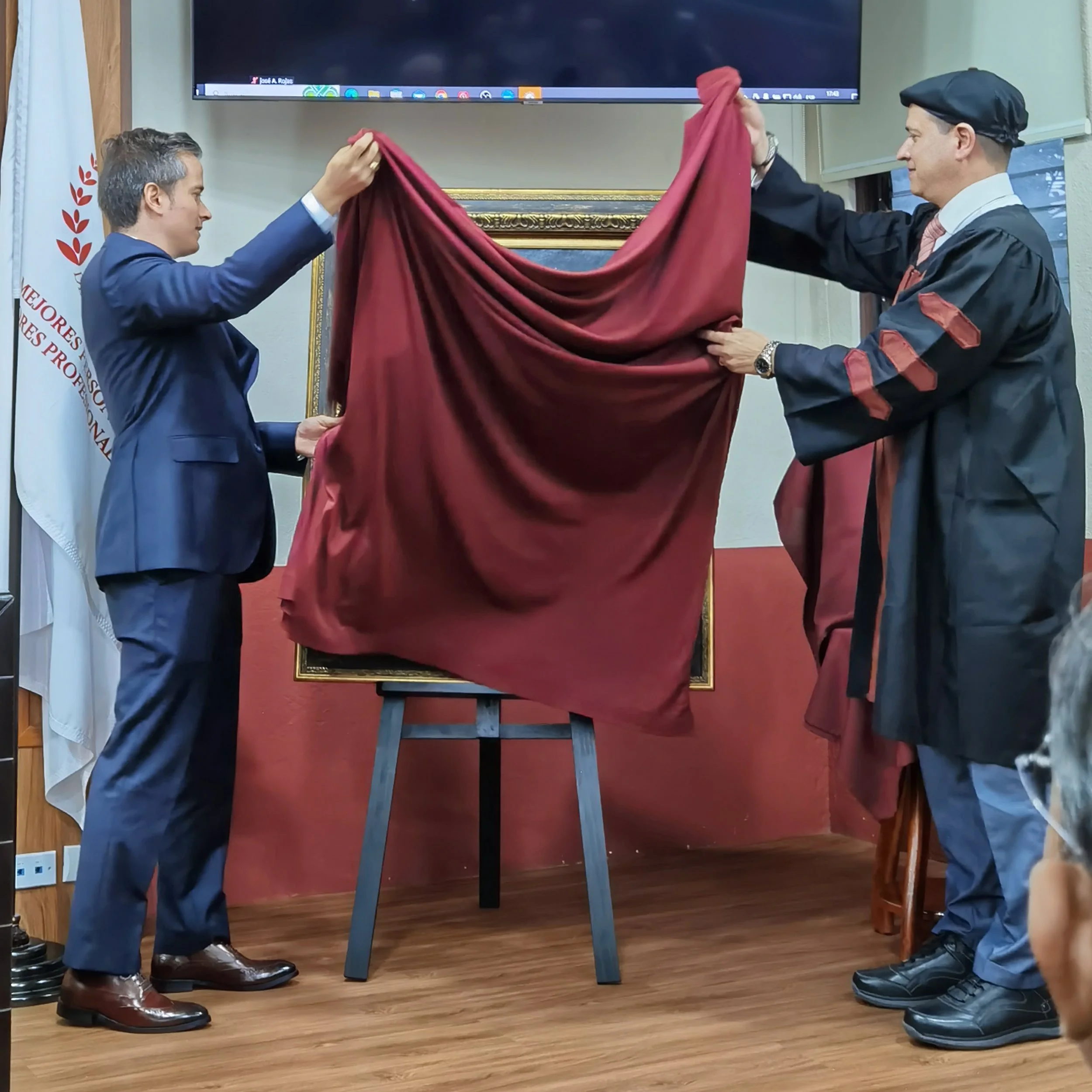 On the occasion of the XXX Anniversary of the Catholic University of Costa Rica, the artist Juan Manuel Delgado had the distinct honor of presenting a portrait of Saint Edith Stein to the institution. This original oil painting now graces the walls o