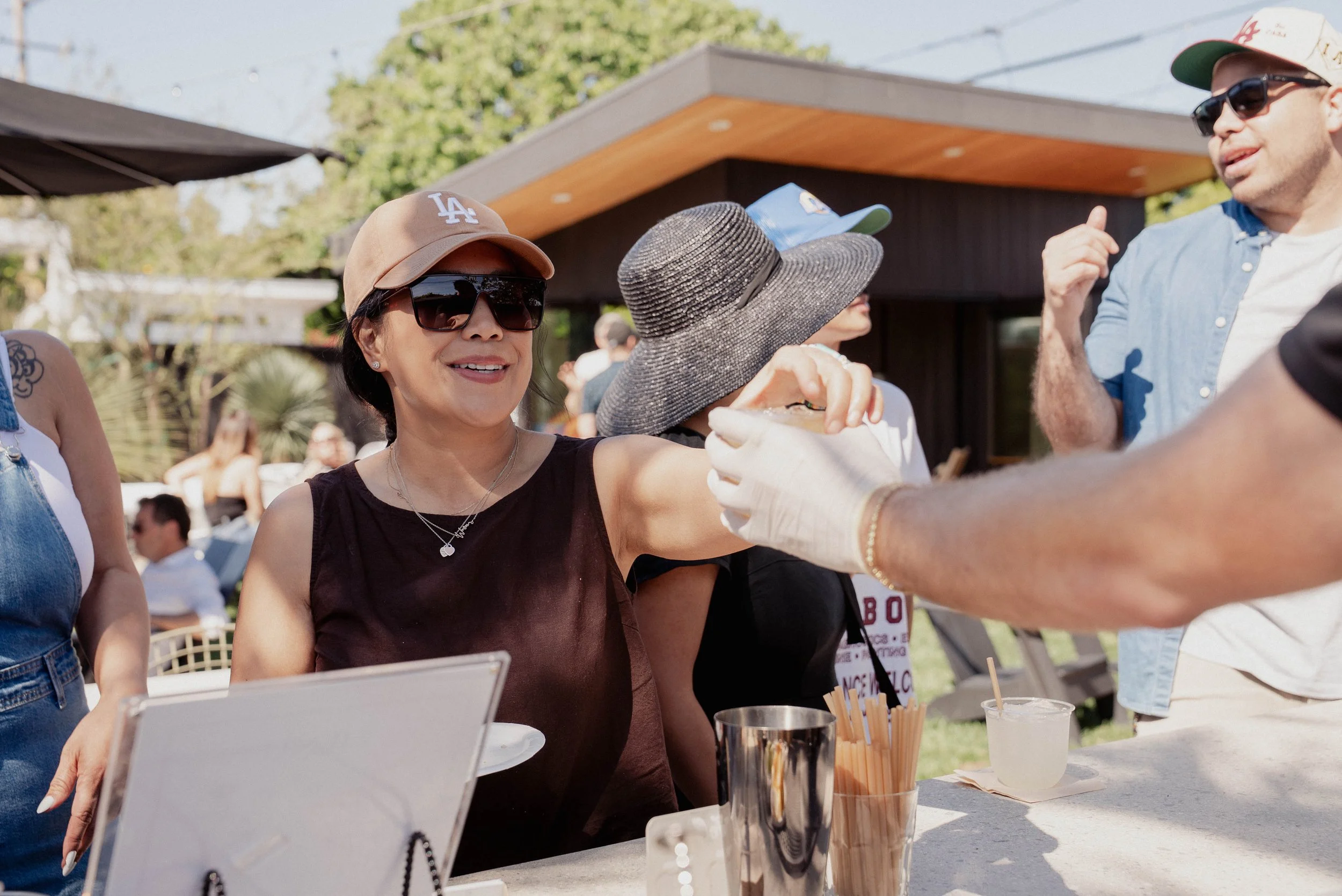Mobile Bar vs. Venue Bar: Which Is Right for Your Event?