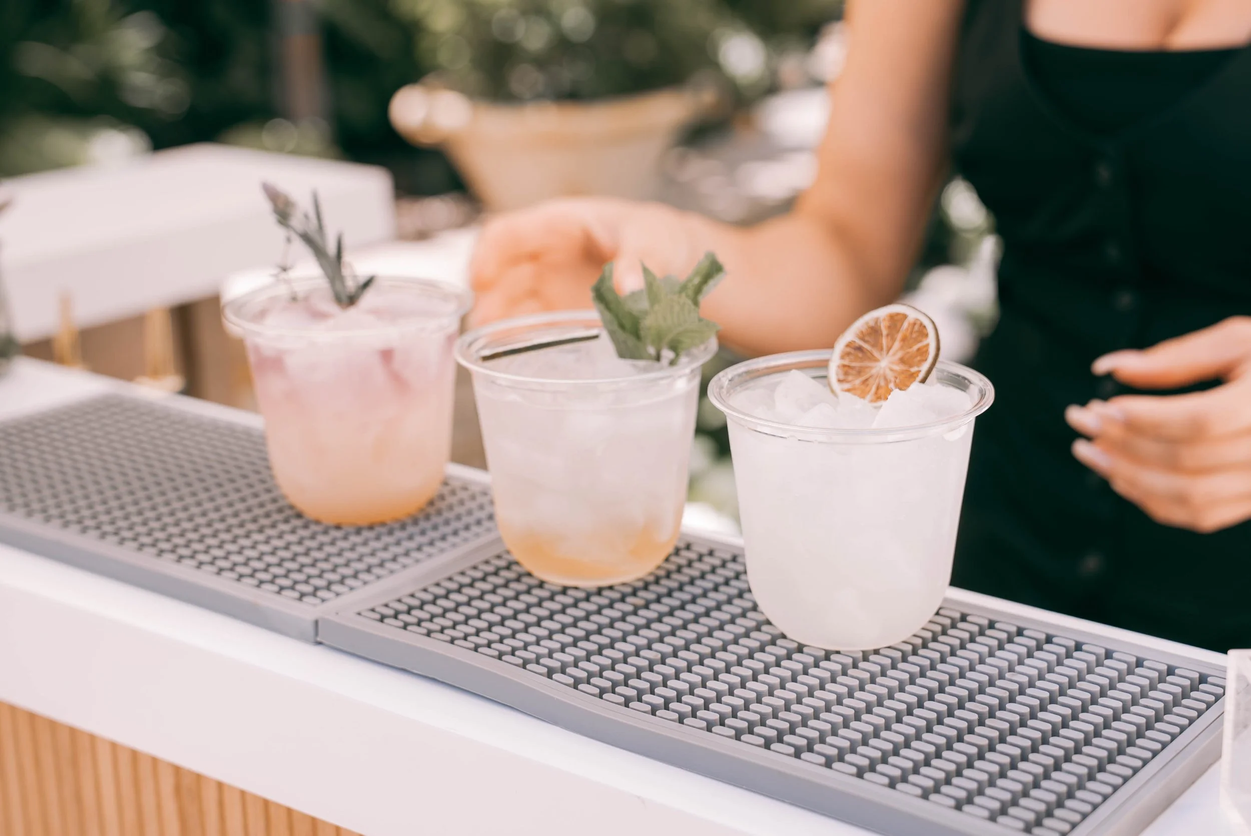 How to Plan the Bar for a Backyard Party: Backyard Party Bar Ideas That Work